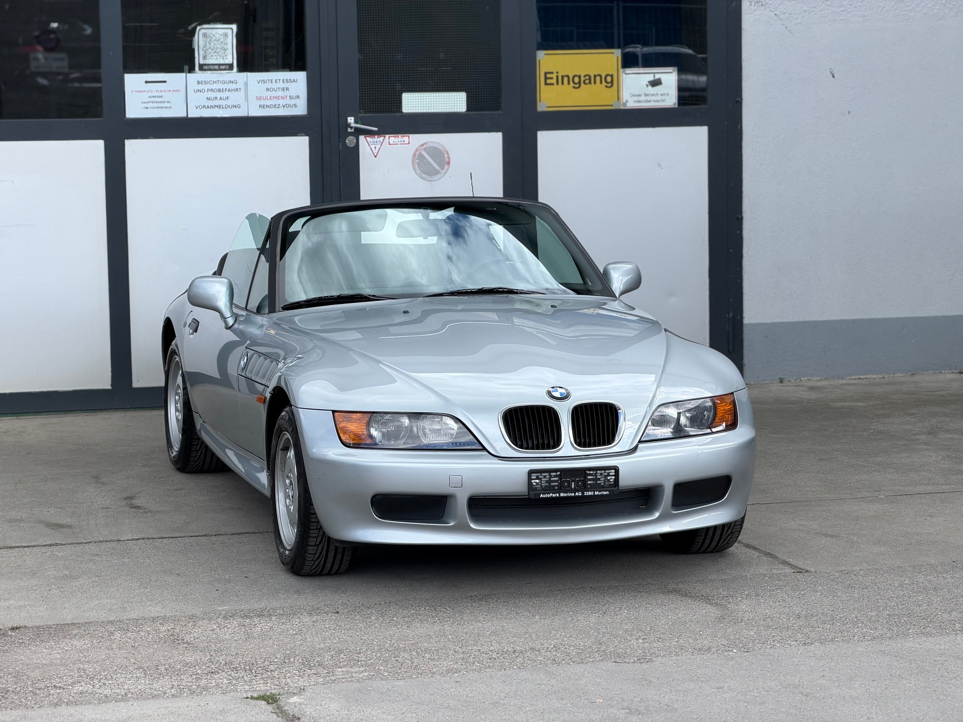 BMW Z3 1.9i Roadster-showroom-element-3