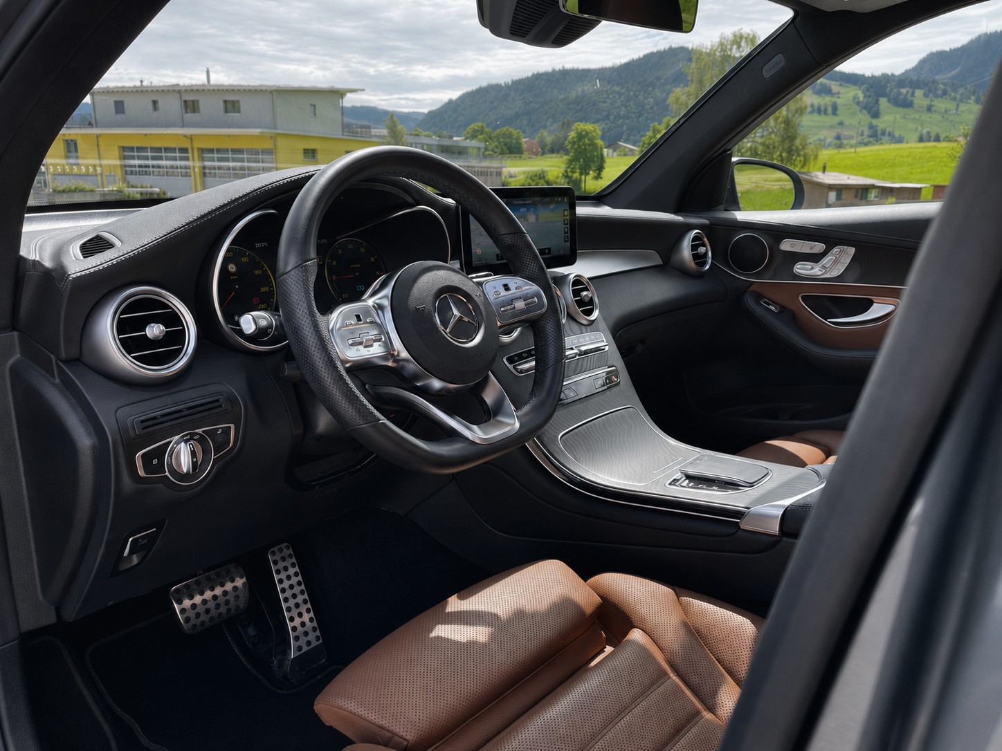 MERCEDES-BENZ GLC 300 e AMG Line 4Matic 9G-Tronic-showroom-element-3