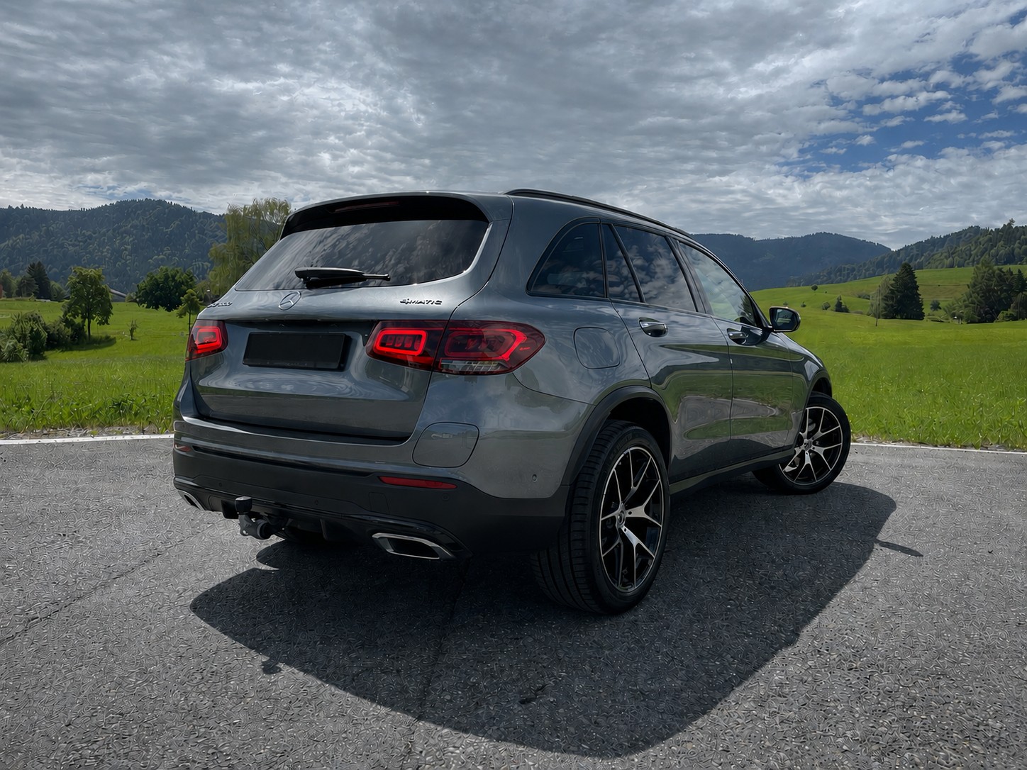 MERCEDES-BENZ GLC 300 e AMG Line 4Matic 9G-Tronic-showroom-element-1
