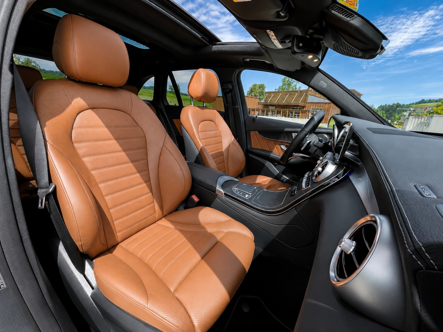 MERCEDES-BENZ GLC 300 e AMG Line 4Matic 9G-Tronic-image-5