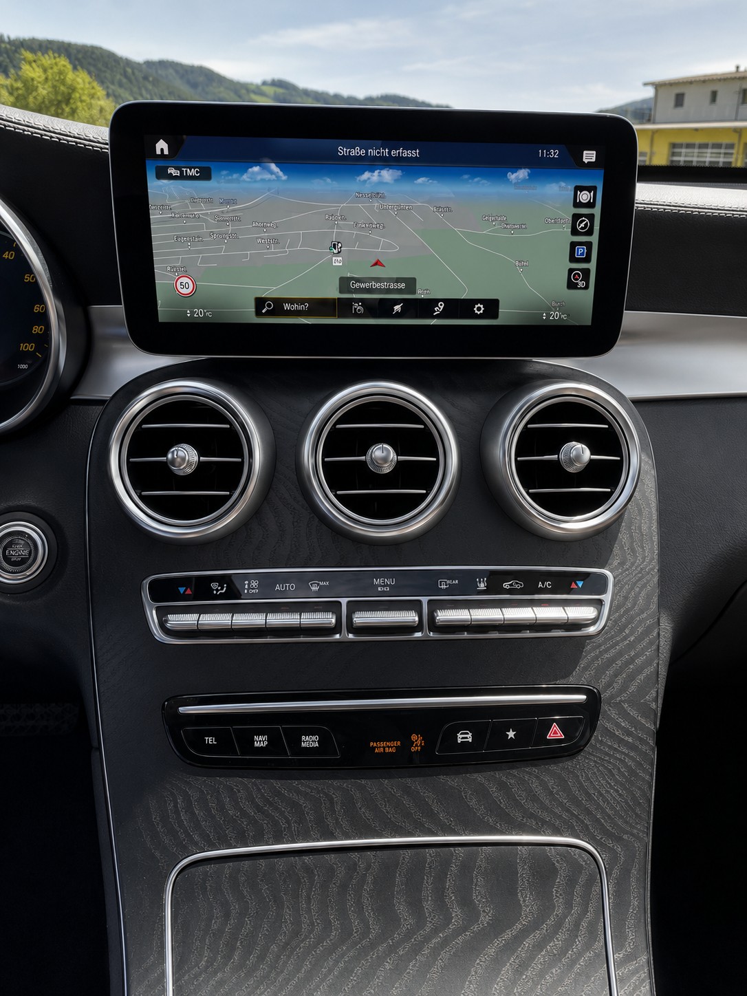 MERCEDES-BENZ GLC 300 e AMG Line 4Matic 9G-Tronic-image-9
