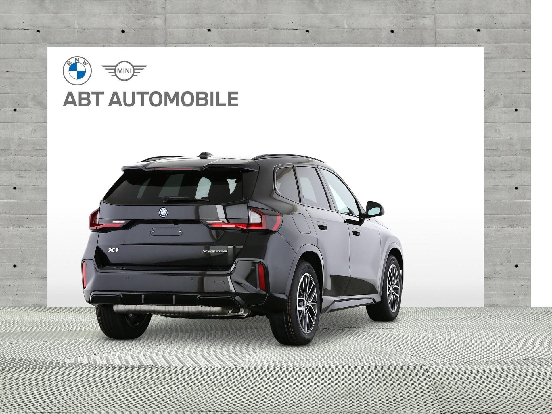 BMW X1 30e xDrive paddles-showroom-element-2