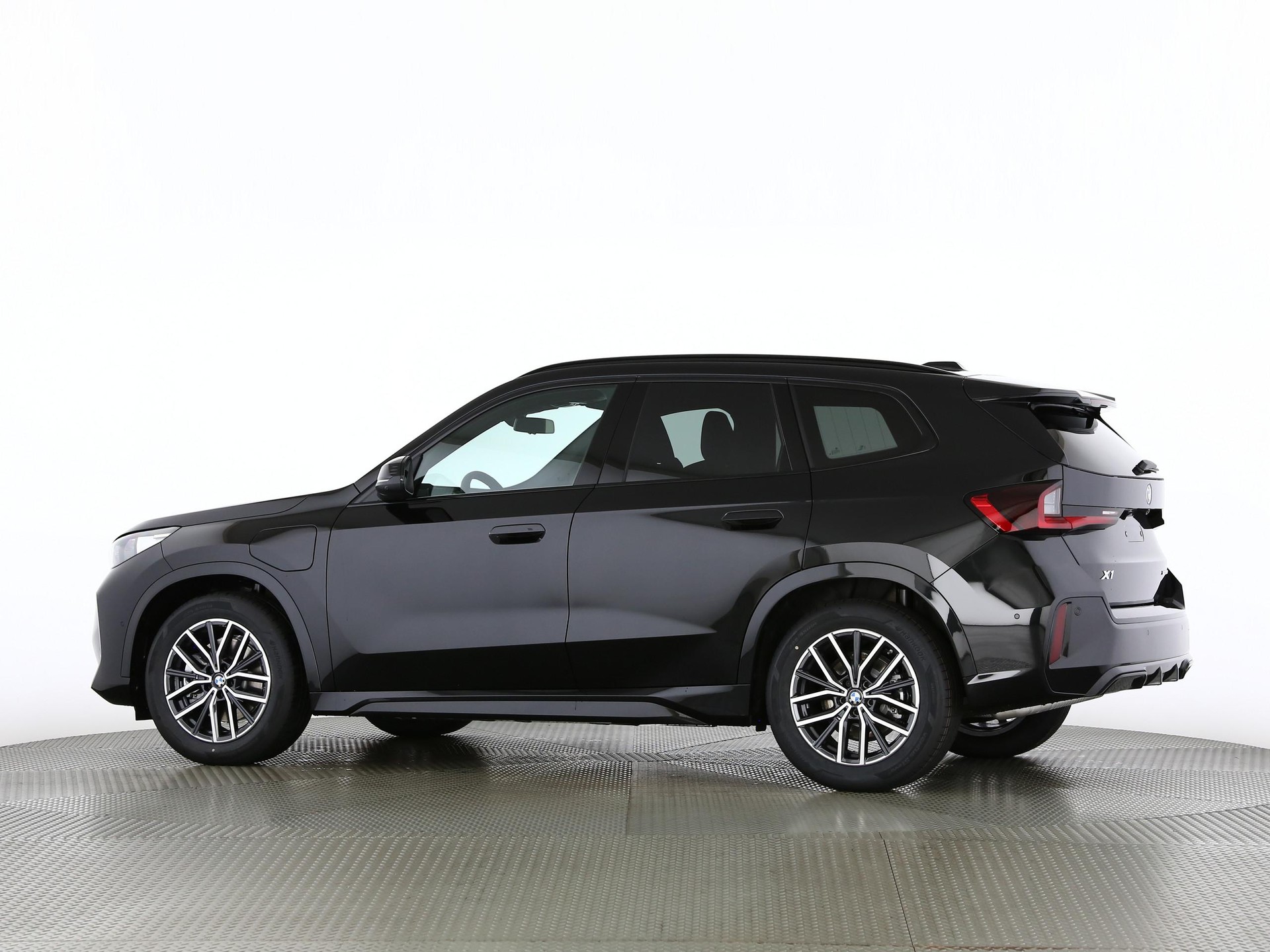BMW X1 30e xDrive paddles-image-13