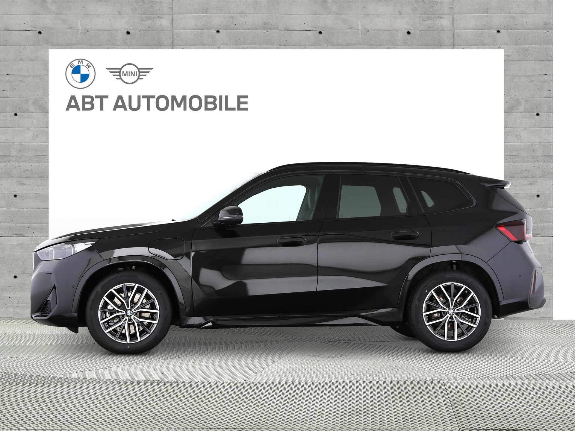 BMW X1 30e xDrive paddles-showroom-element-1