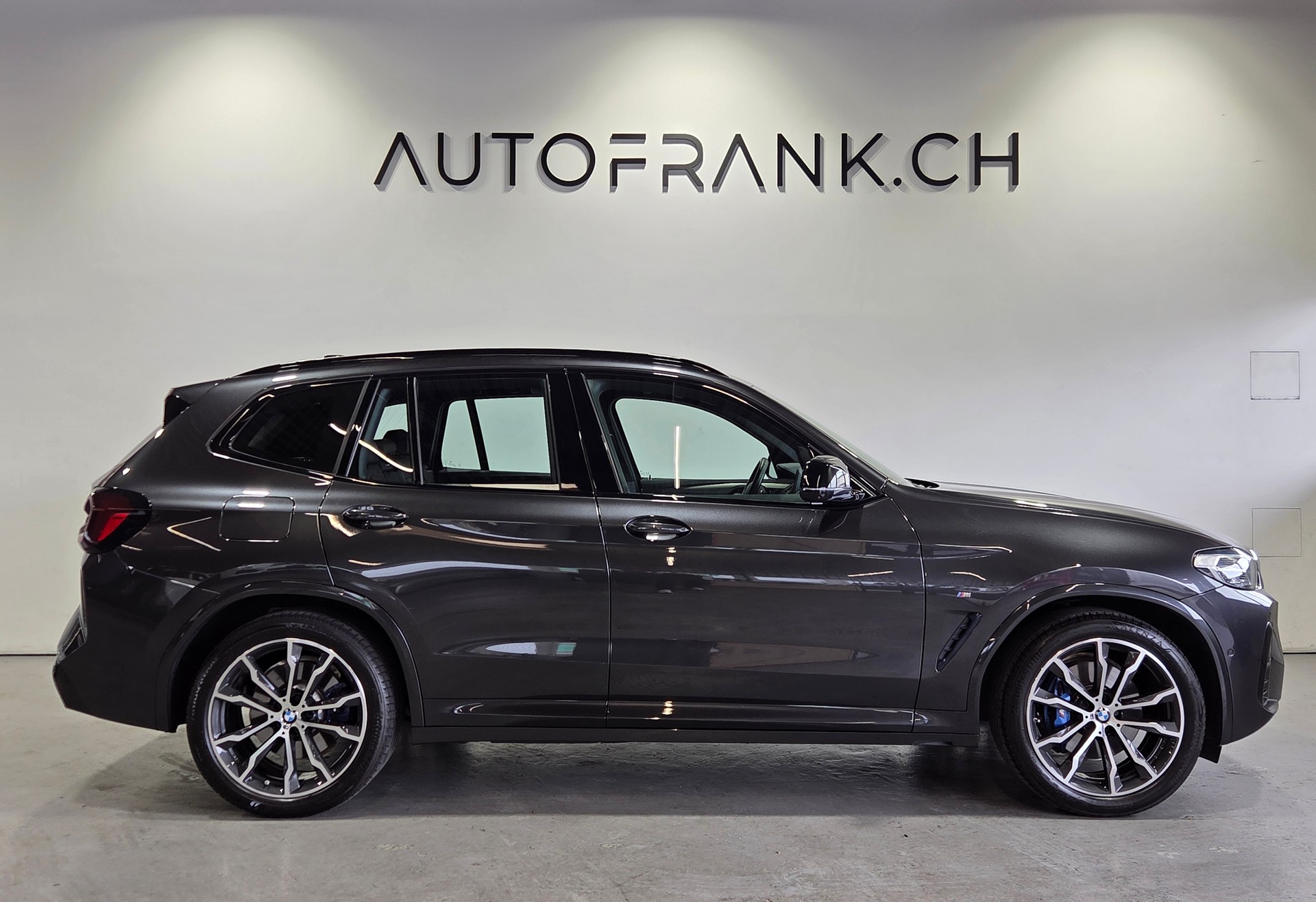 BMW X3 M40i-showroom-element-1