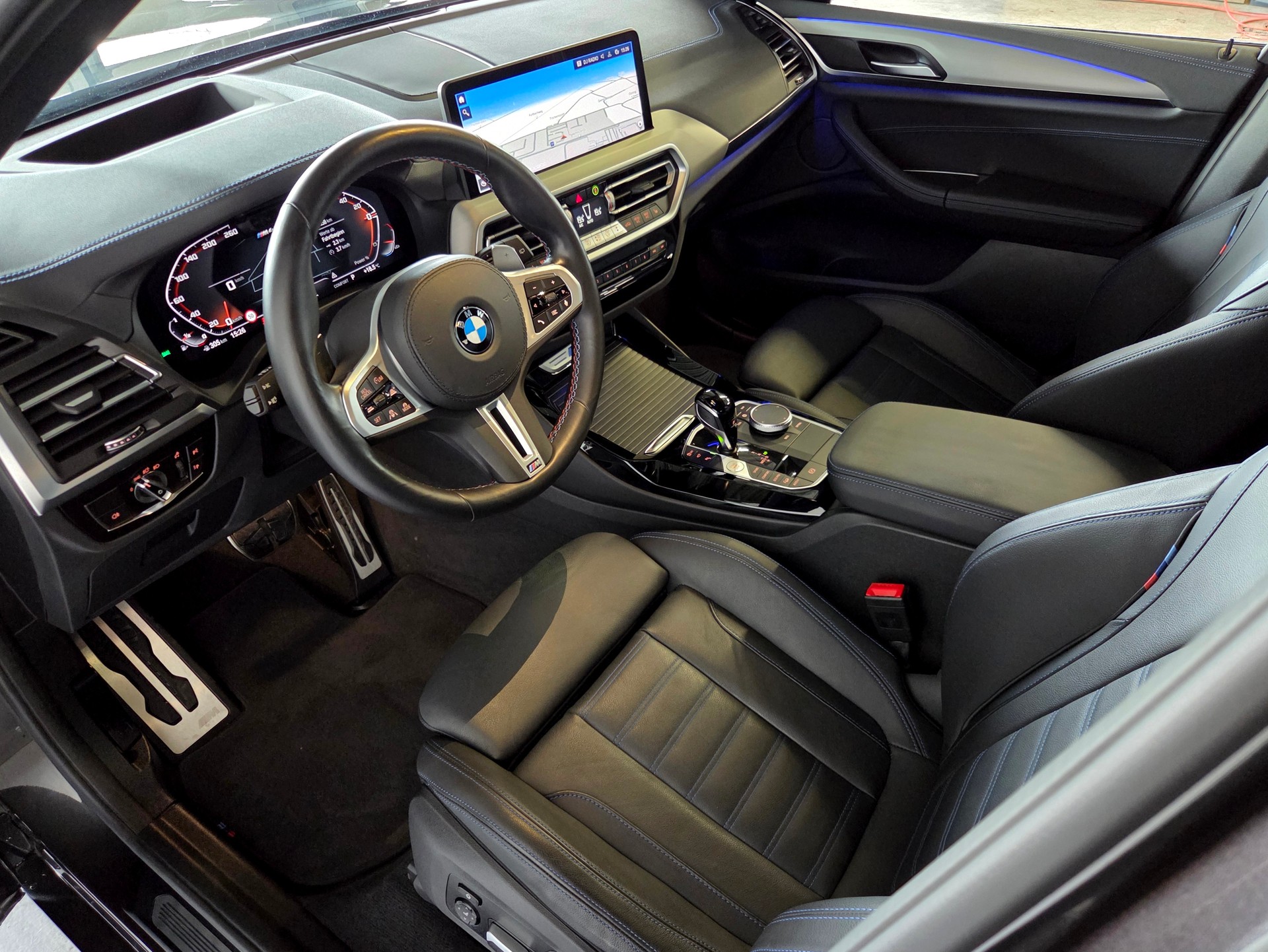 BMW X3 M40i-showroom-element-3