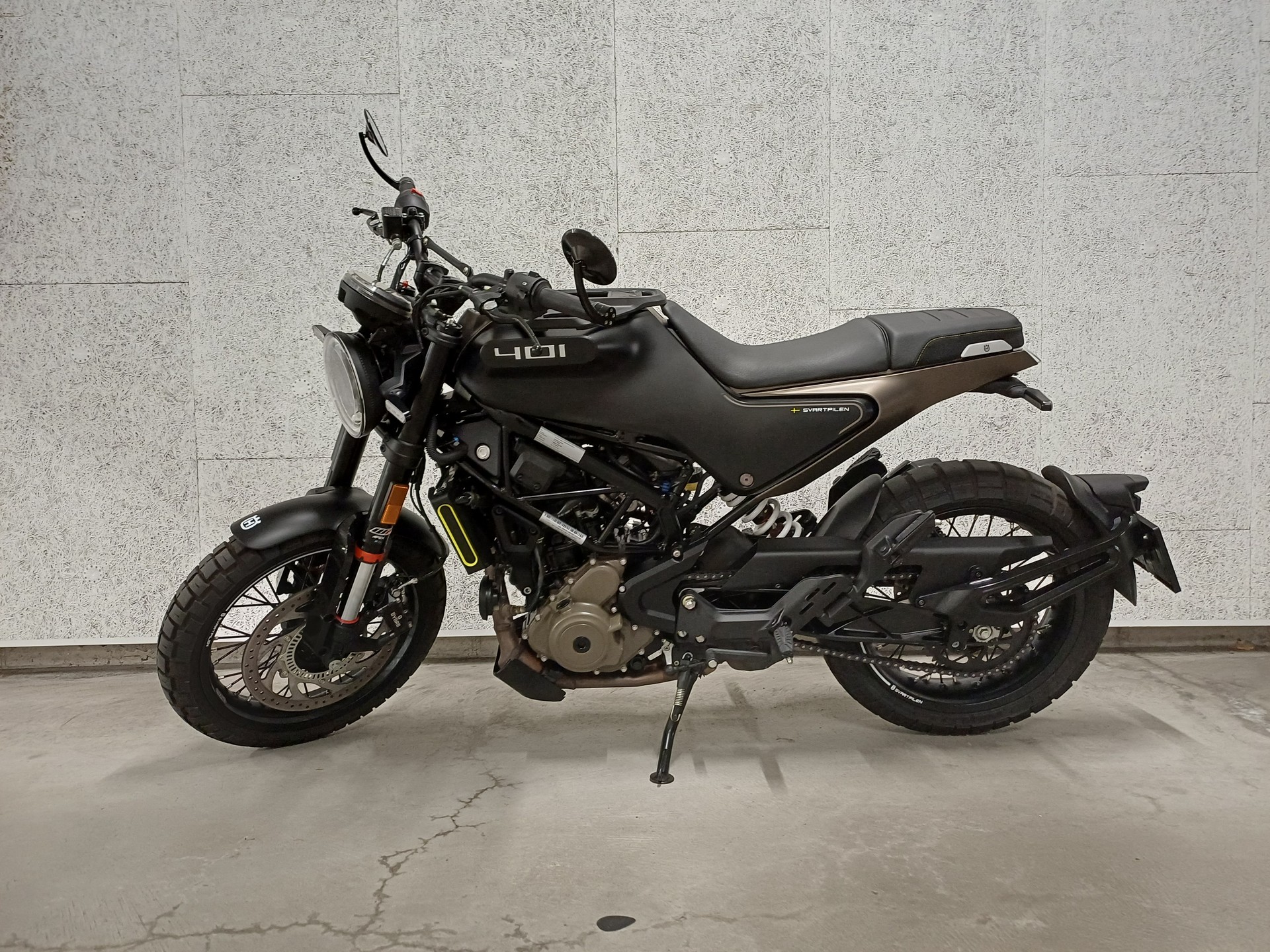 HUSQVARNA Svartpilen 401-image-0