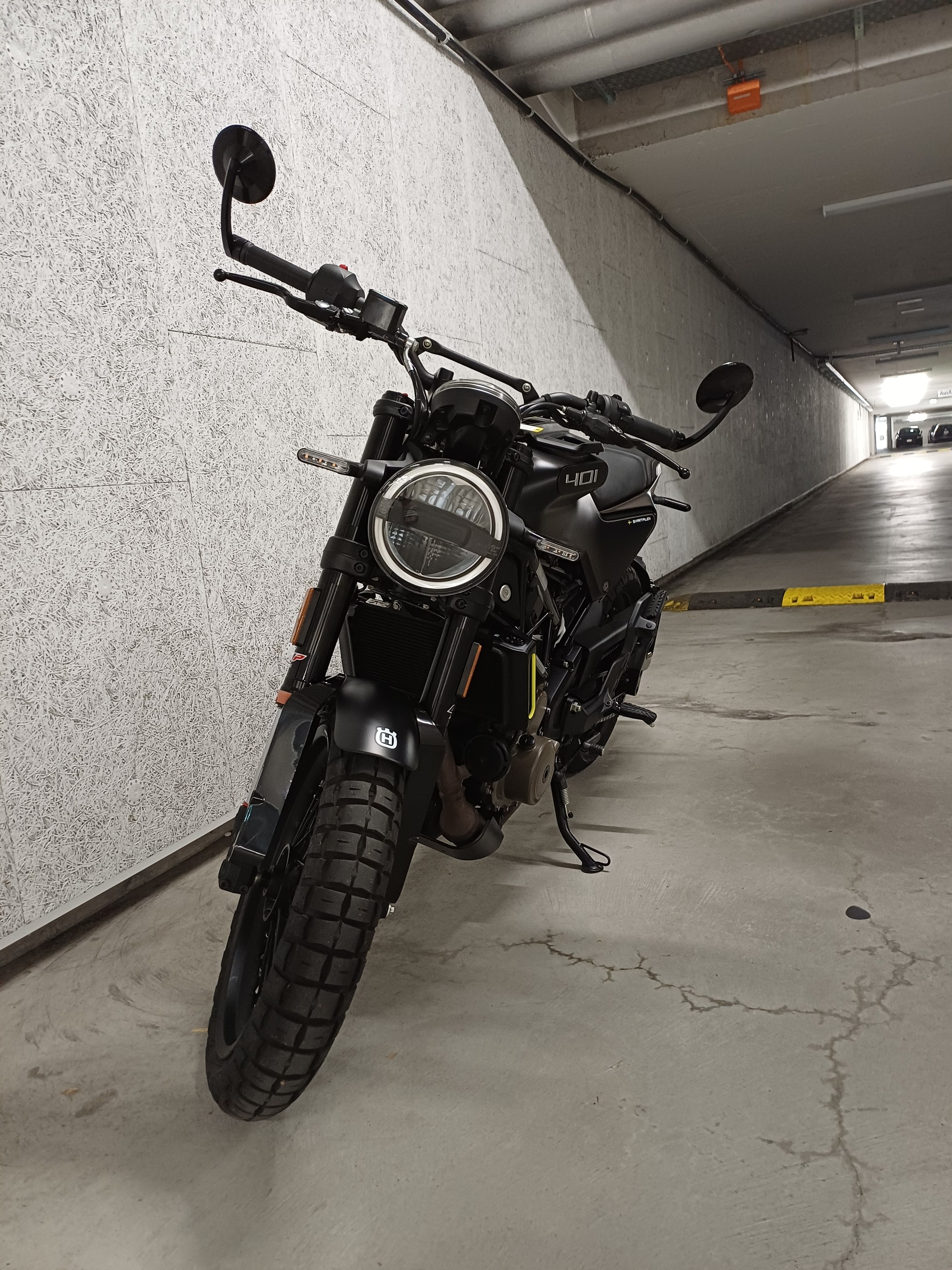HUSQVARNA Svartpilen 401-image-1