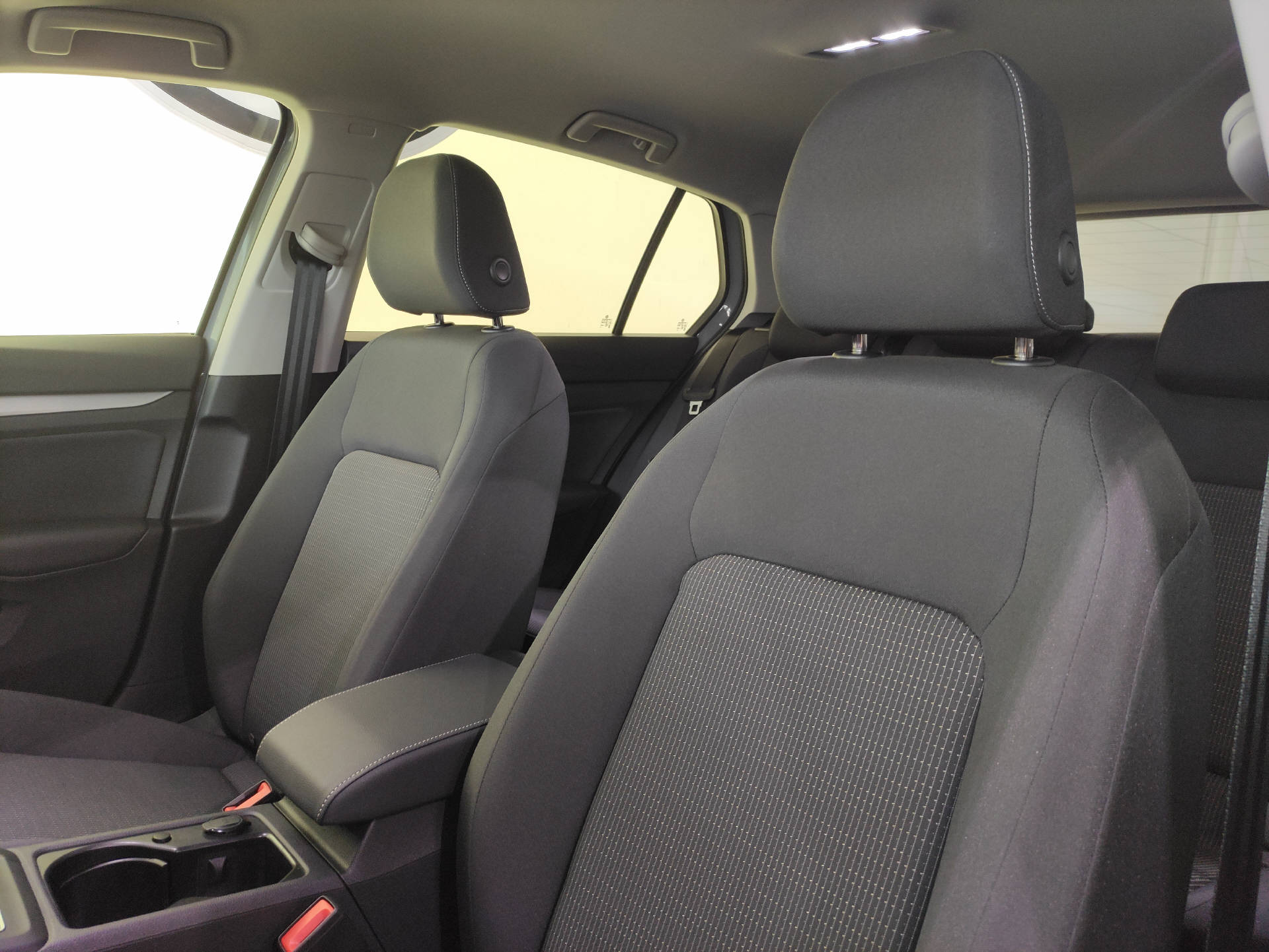 VW Golf VIII 1.5 eTSI Value DSG-showroom-element-3