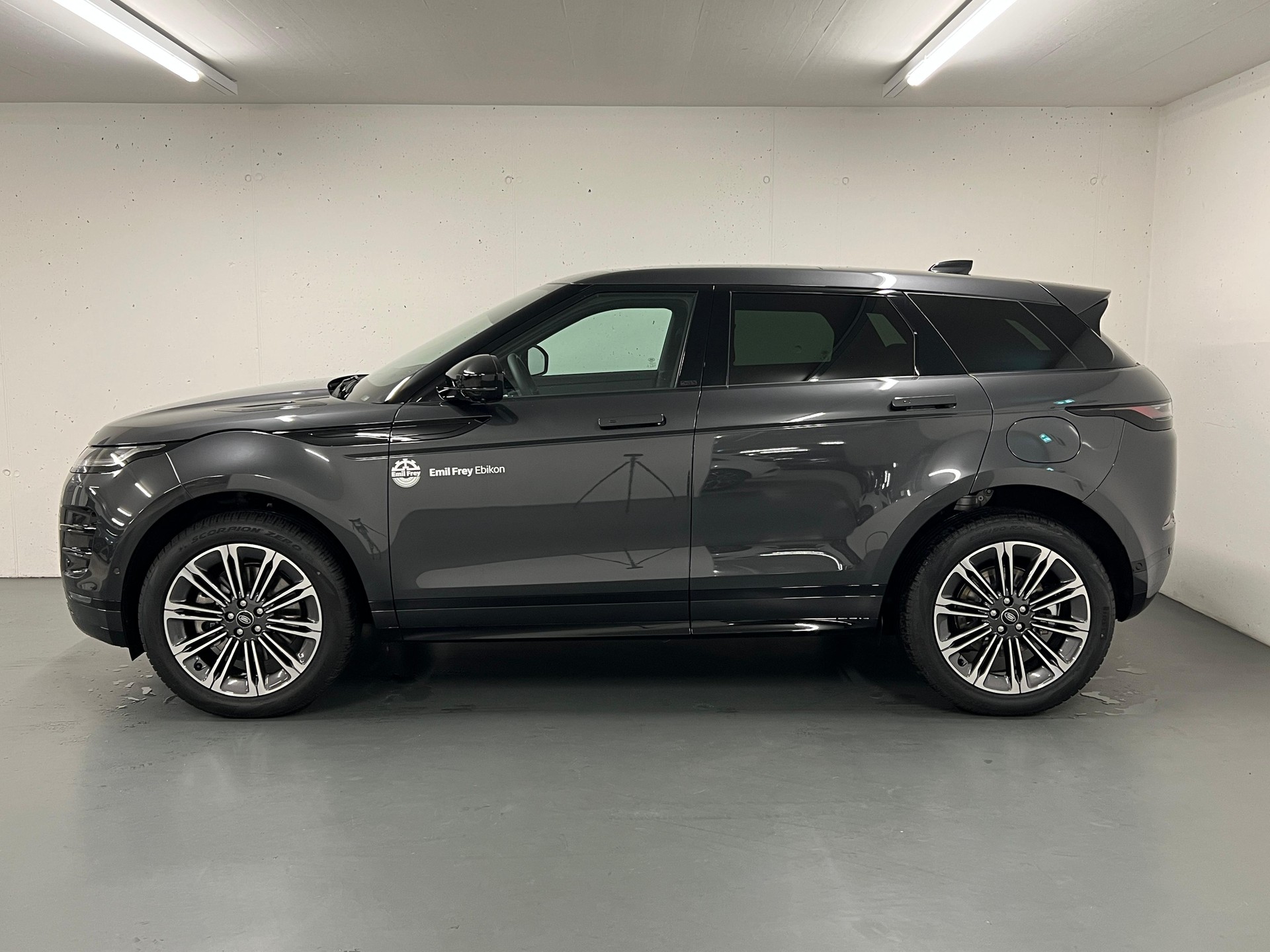 LAND ROVER Range Rover Evoque 1.5 T 270e Dynamic HSE-showroom-element-3