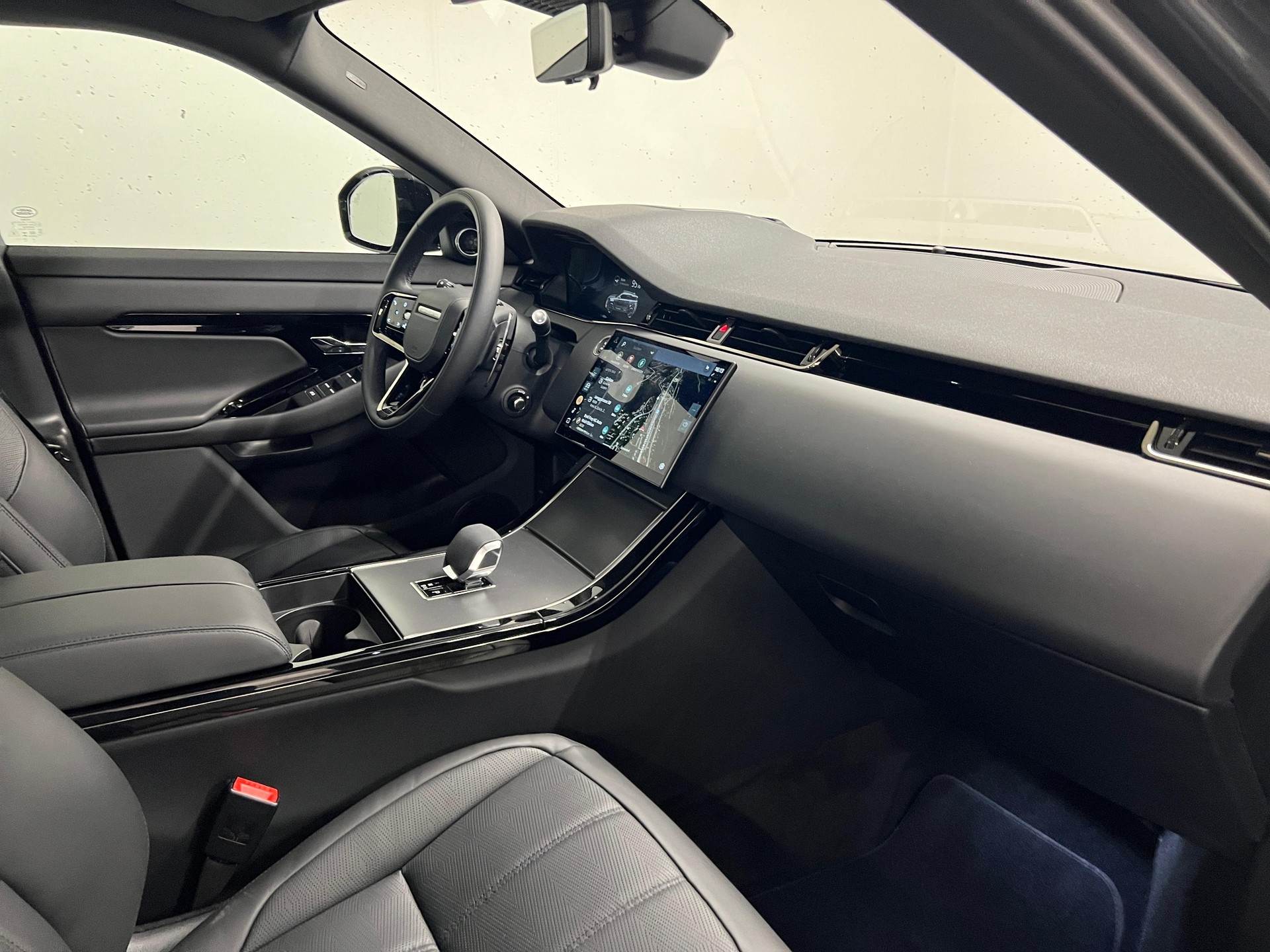LAND ROVER Range Rover Evoque 1.5 T 270e Dynamic HSE-image-9