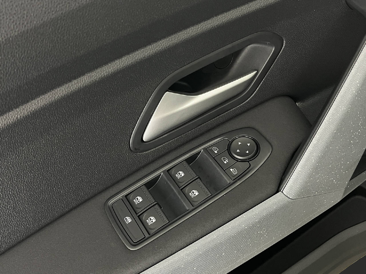 DACIA Duster 1.2 Hybrid Journey 4WD-image-14