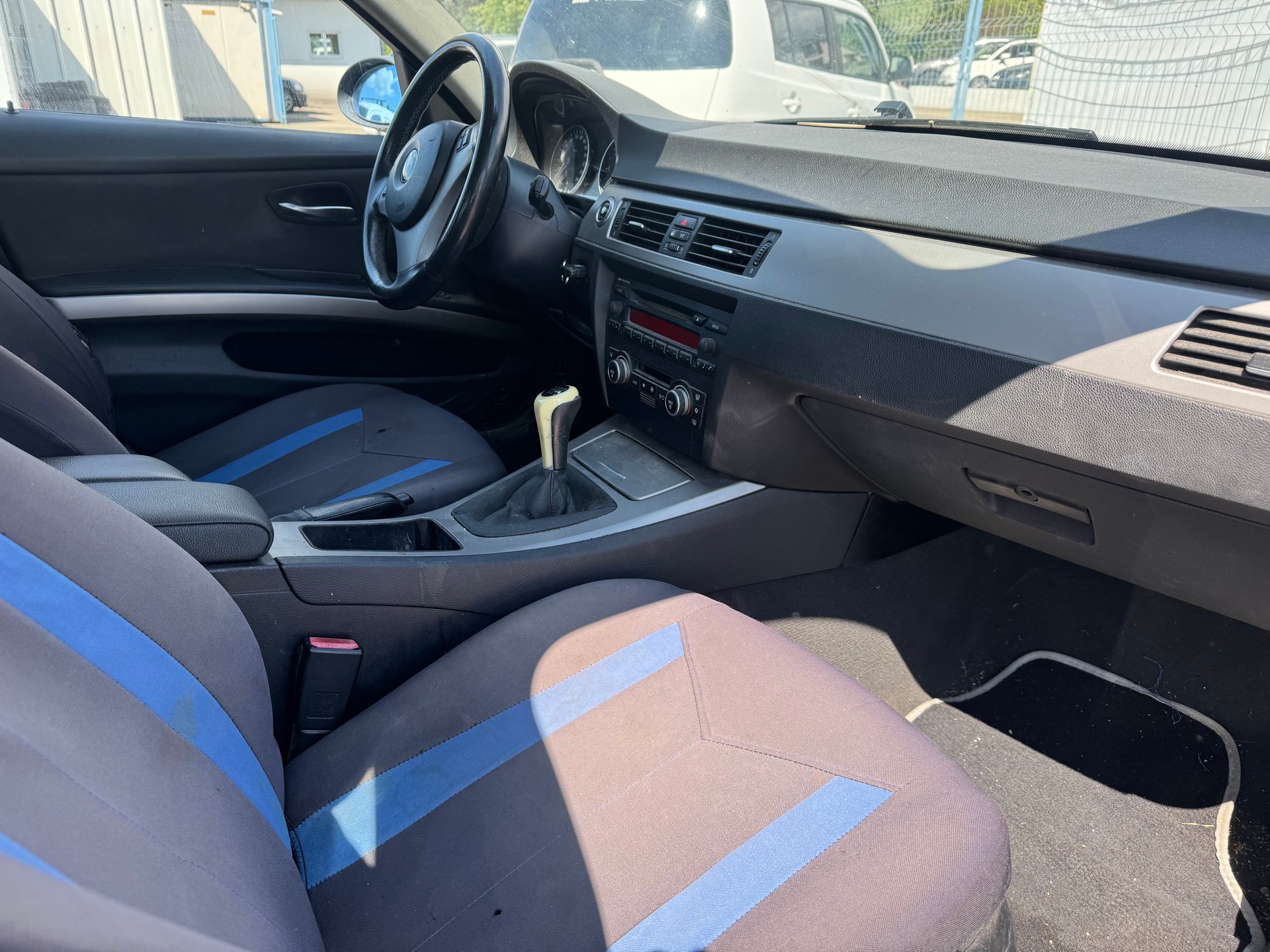 BMW 318i-image-4
