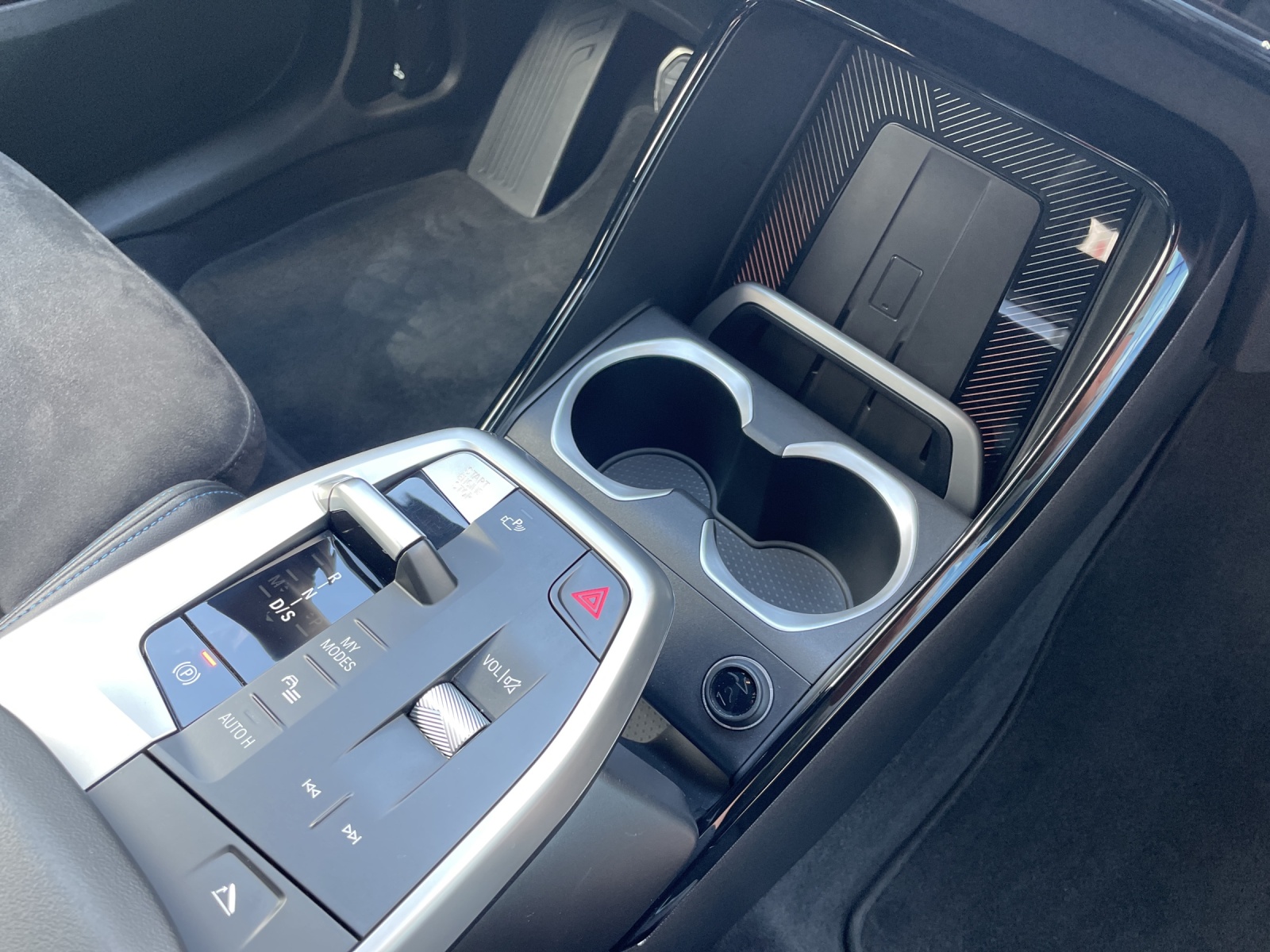 BMW X1 xDrive 23i 48V M Sport-image-16