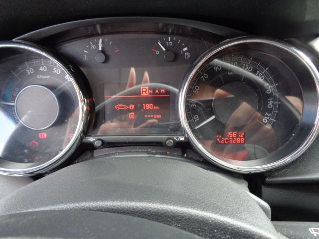 PEUGEOT 3008 2.0 HDI Swiss Edition Tiptronic-image-9