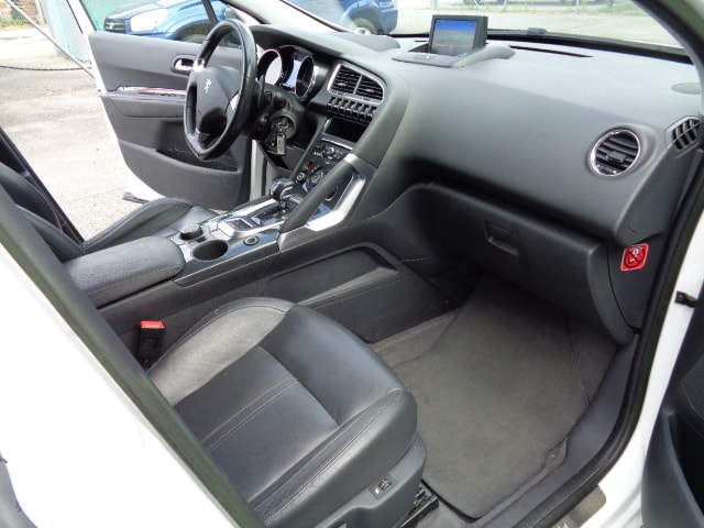 PEUGEOT 3008 2.0 HDI Swiss Edition Tiptronic-image-8