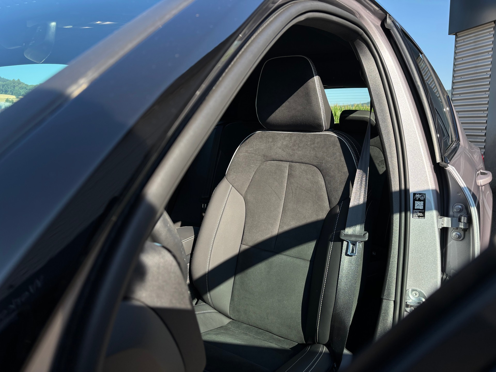 VOLVO EX40 Twin Performance Ultra AWD-showroom-element-3