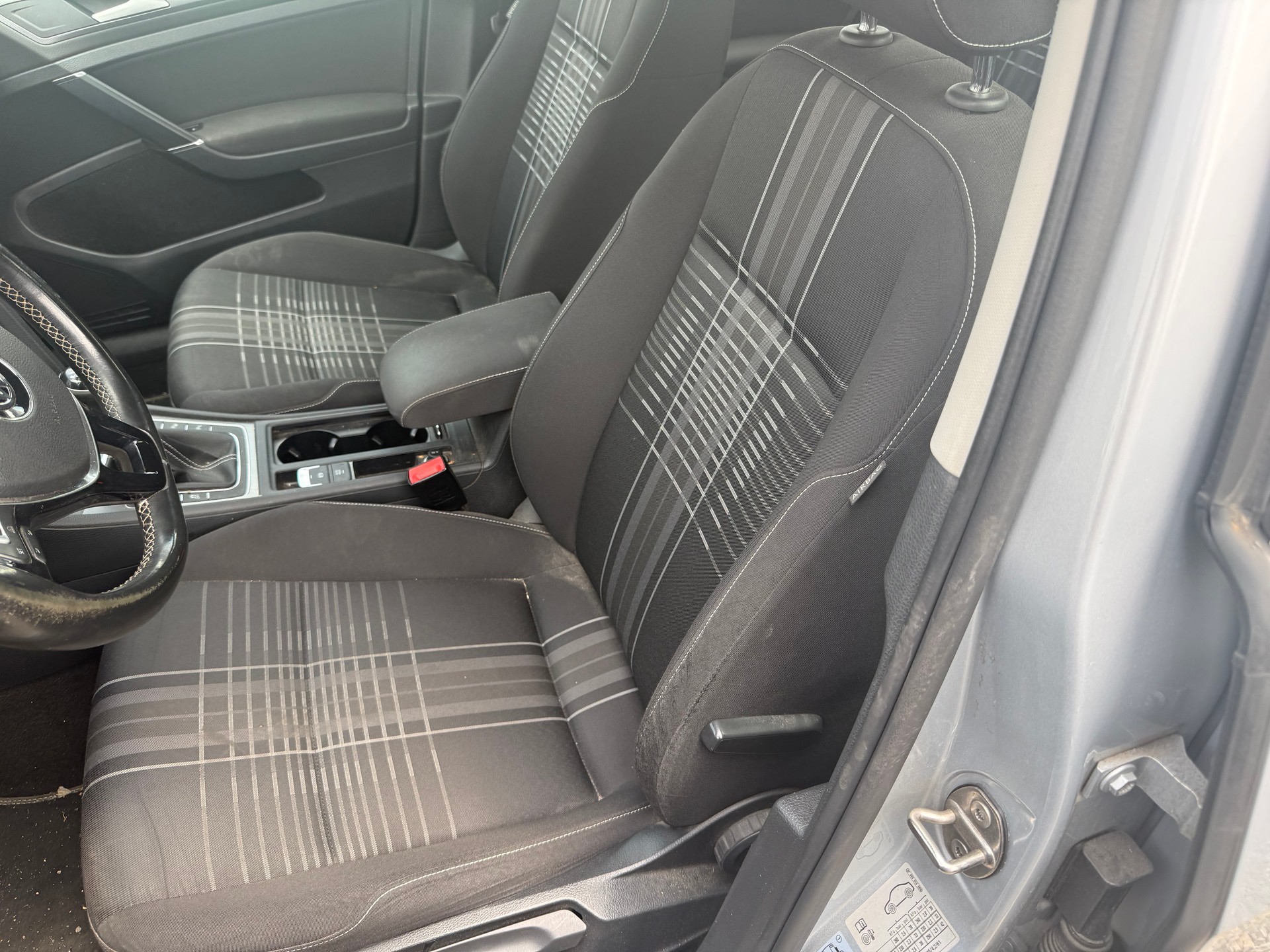 VW Golf 1.6 TDI Trendline 4Motion-image-6