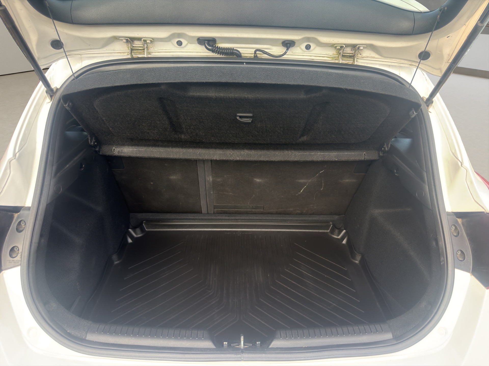 HYUNDAI i30 1.4 Pica-image-10