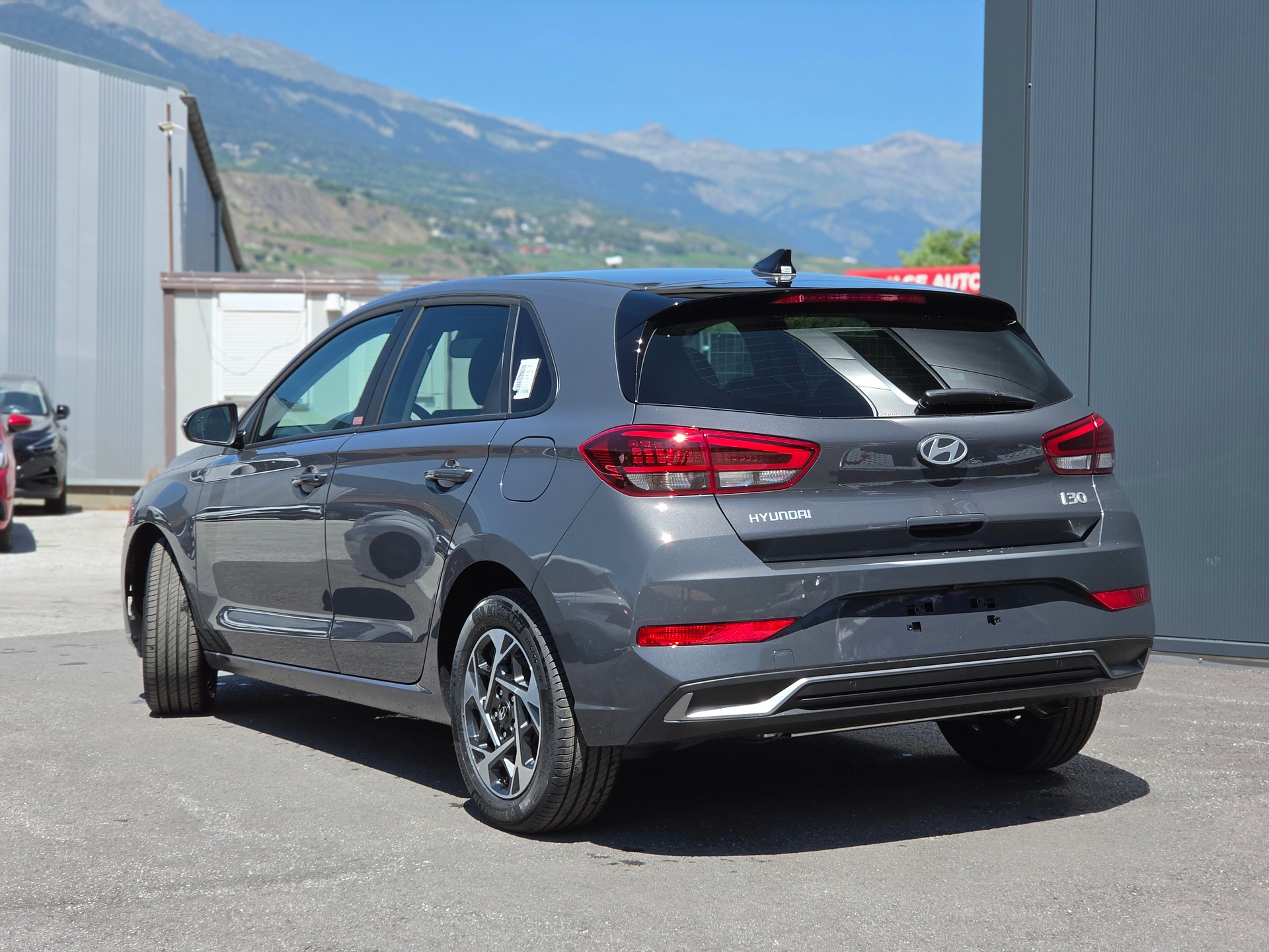 HYUNDAI i30 1.5 T-GDi Amplia DCT-image-1