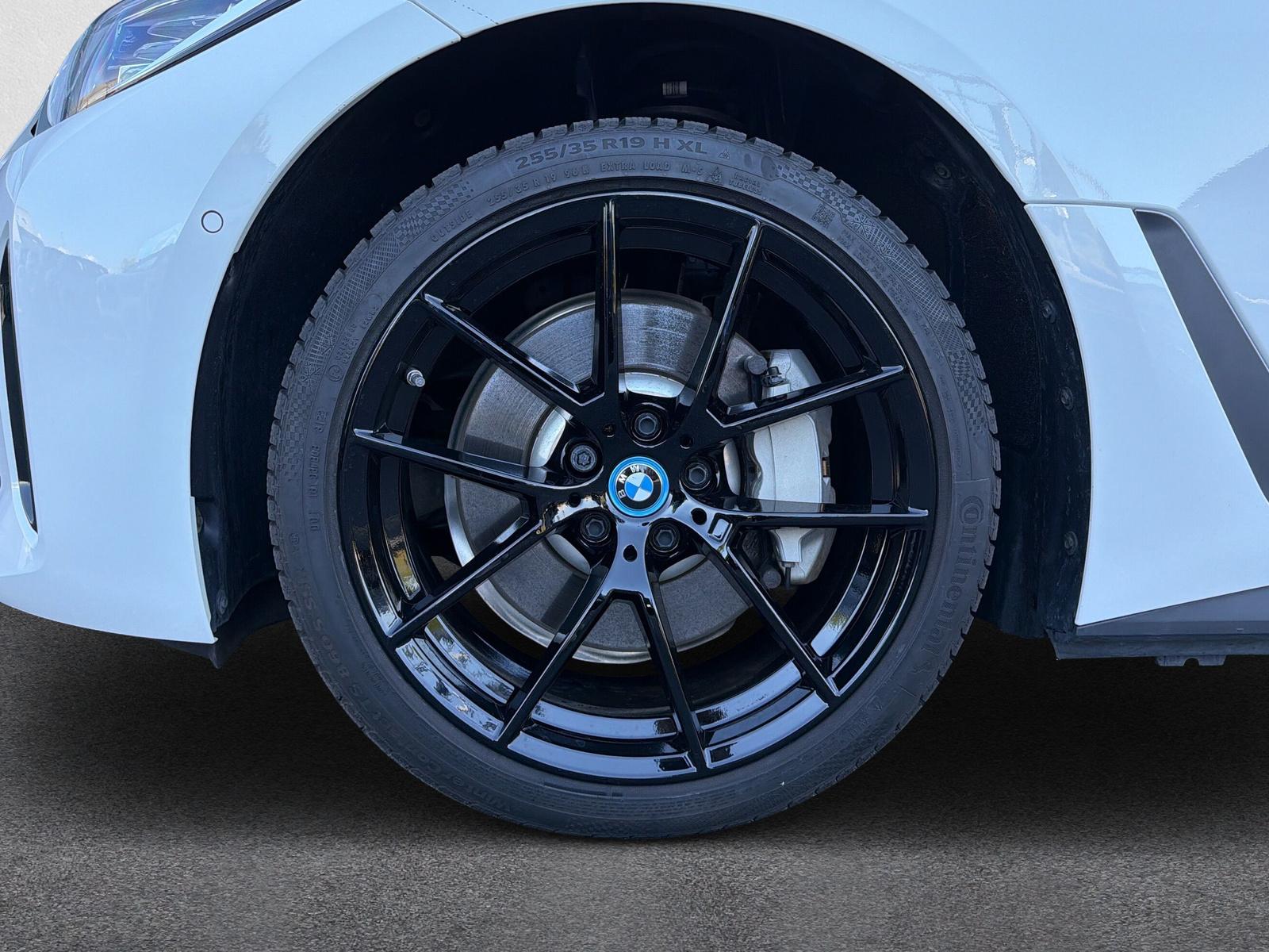 BMW i4 eDrive35 (CH) AHK ** Action de Leasing à 0.9% **-image-10