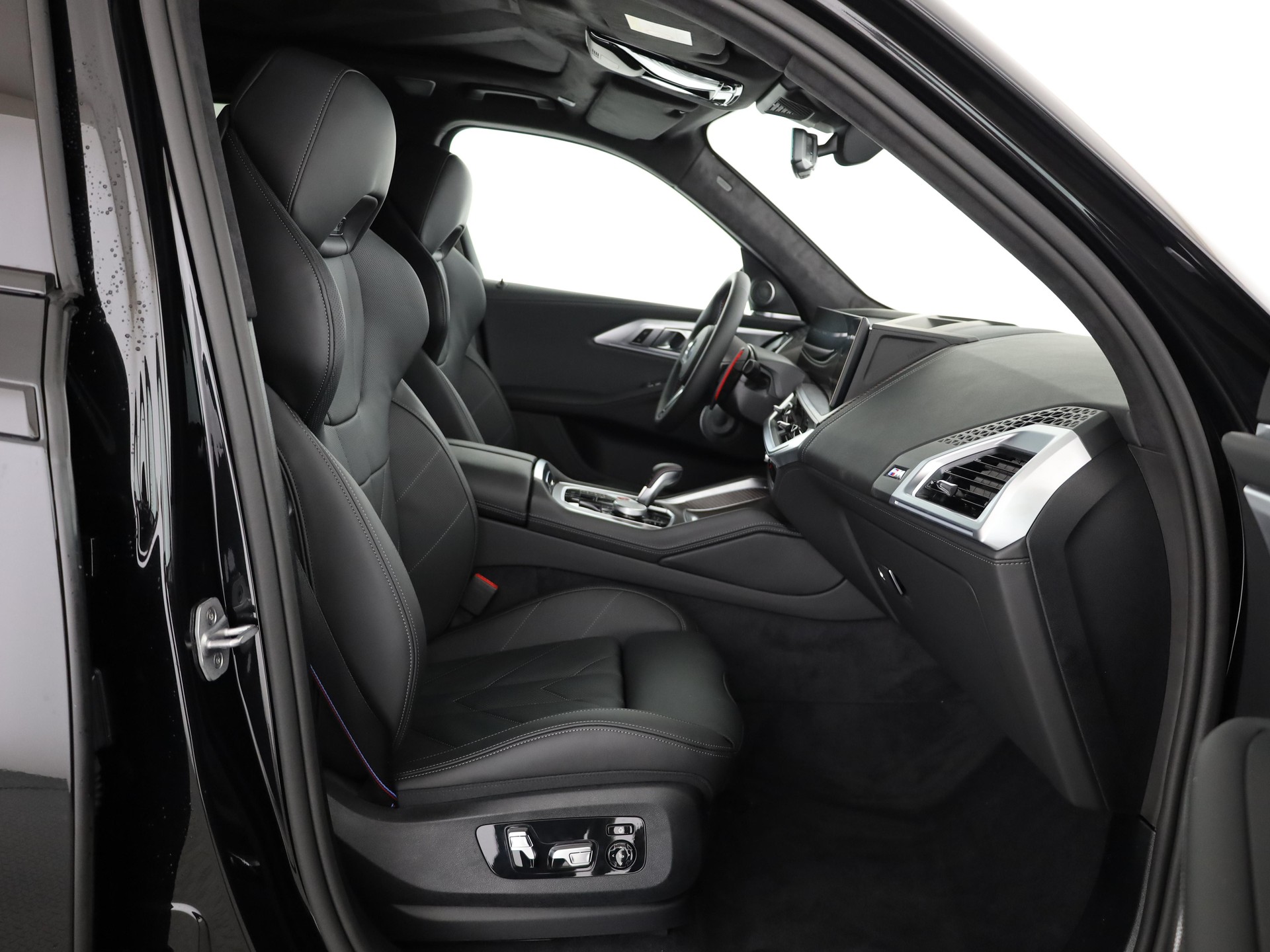 BMW XM Label Plug-in Hybrid-image-15