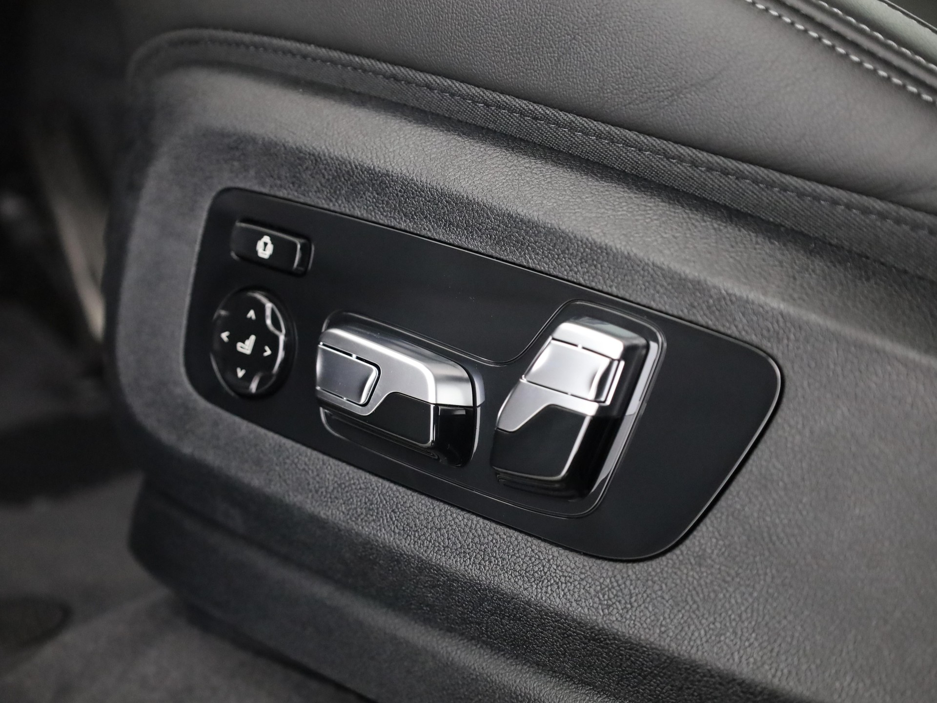 BMW XM Label Plug-in Hybrid-image-12