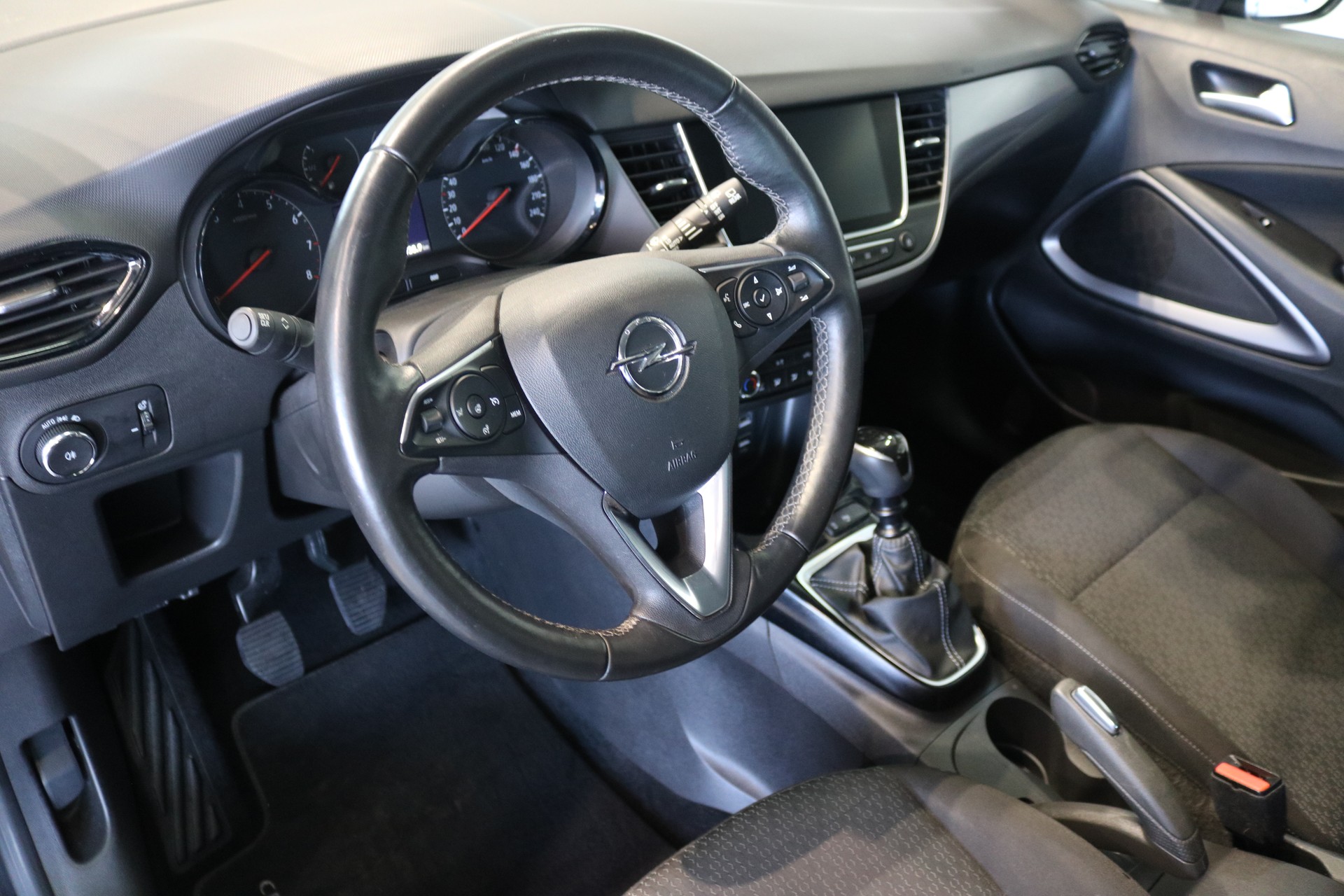 OPEL Crossland X 1.2i 120 Years Edition-showroom-element-2