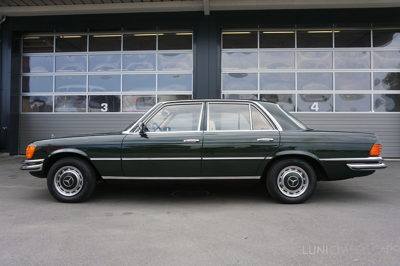 MERCEDES-BENZ 280 S W116-showroom-element-1