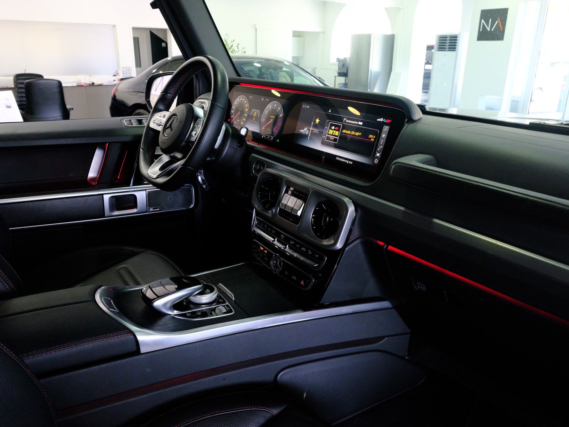 MERCEDES-BENZ G 500 AMG Line 9G-Tronic-image-12