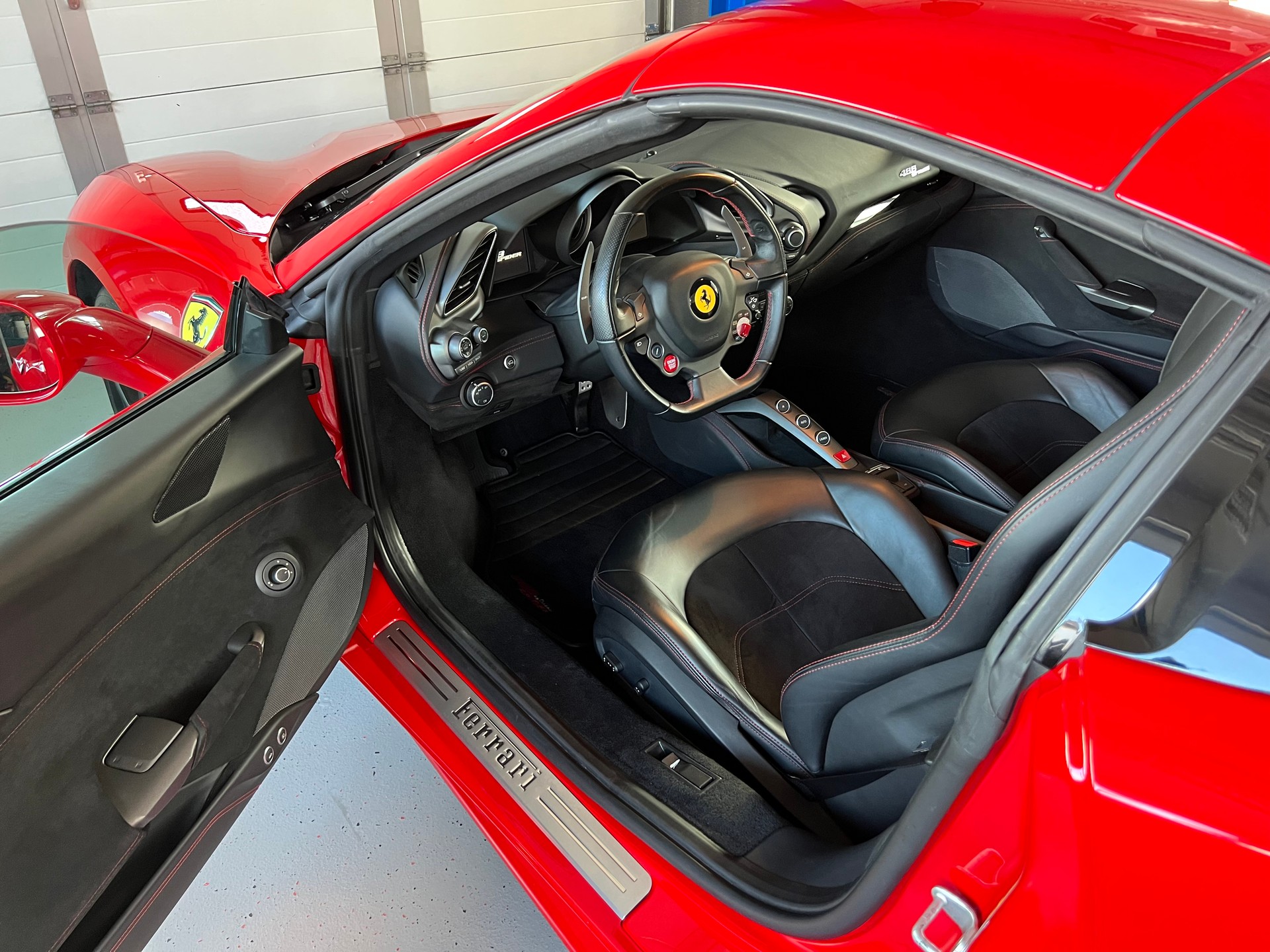 FERRARI 488 Spider 3.9 V8-image-5