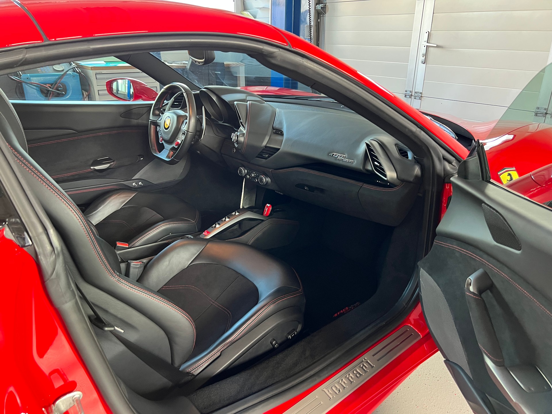 FERRARI 488 Spider 3.9 V8-image-6