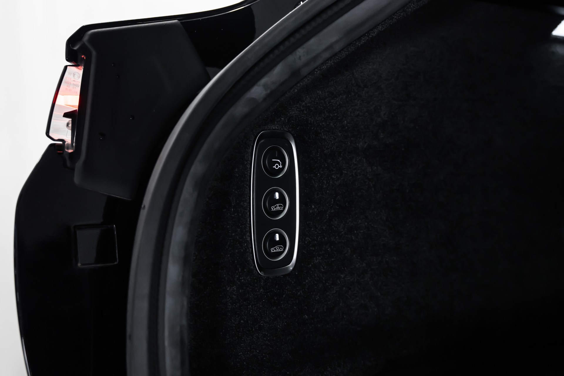ASTON MARTIN DBX 707 4.0 V8 Bi-Turbo Q-Individual*Carbon*Garantie*AHK*23"*-image-11