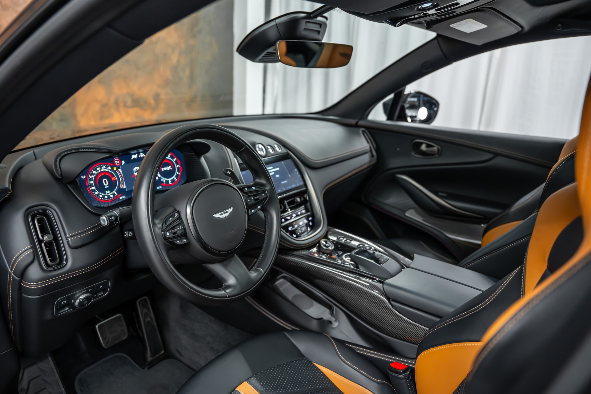 ASTON MARTIN DBX 707 4.0 V8 Bi-Turbo Q-Individual*Carbon*Garantie*AHK*23"*-image-15