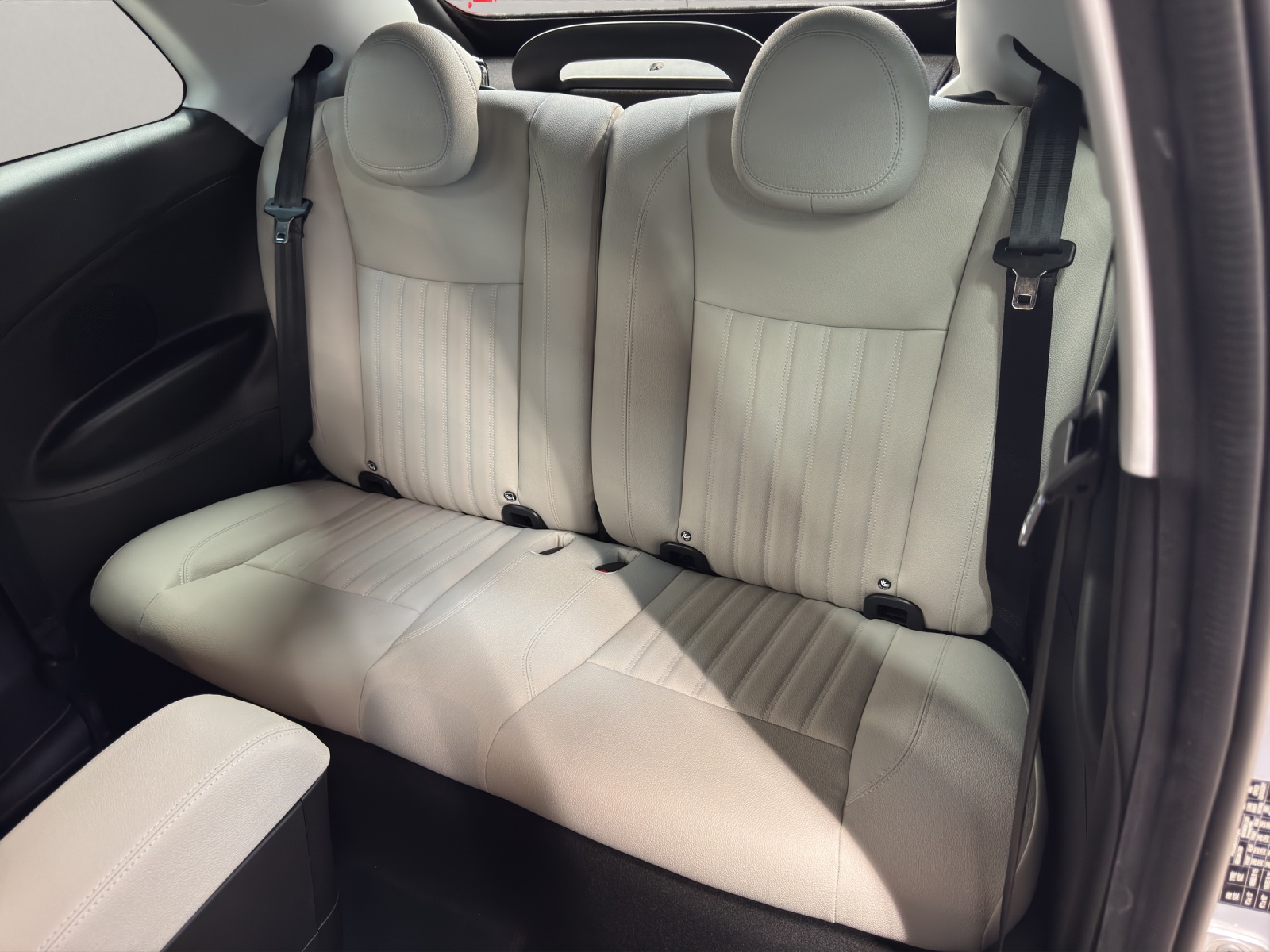 FIAT 500 Cabrio La Prima-image-13