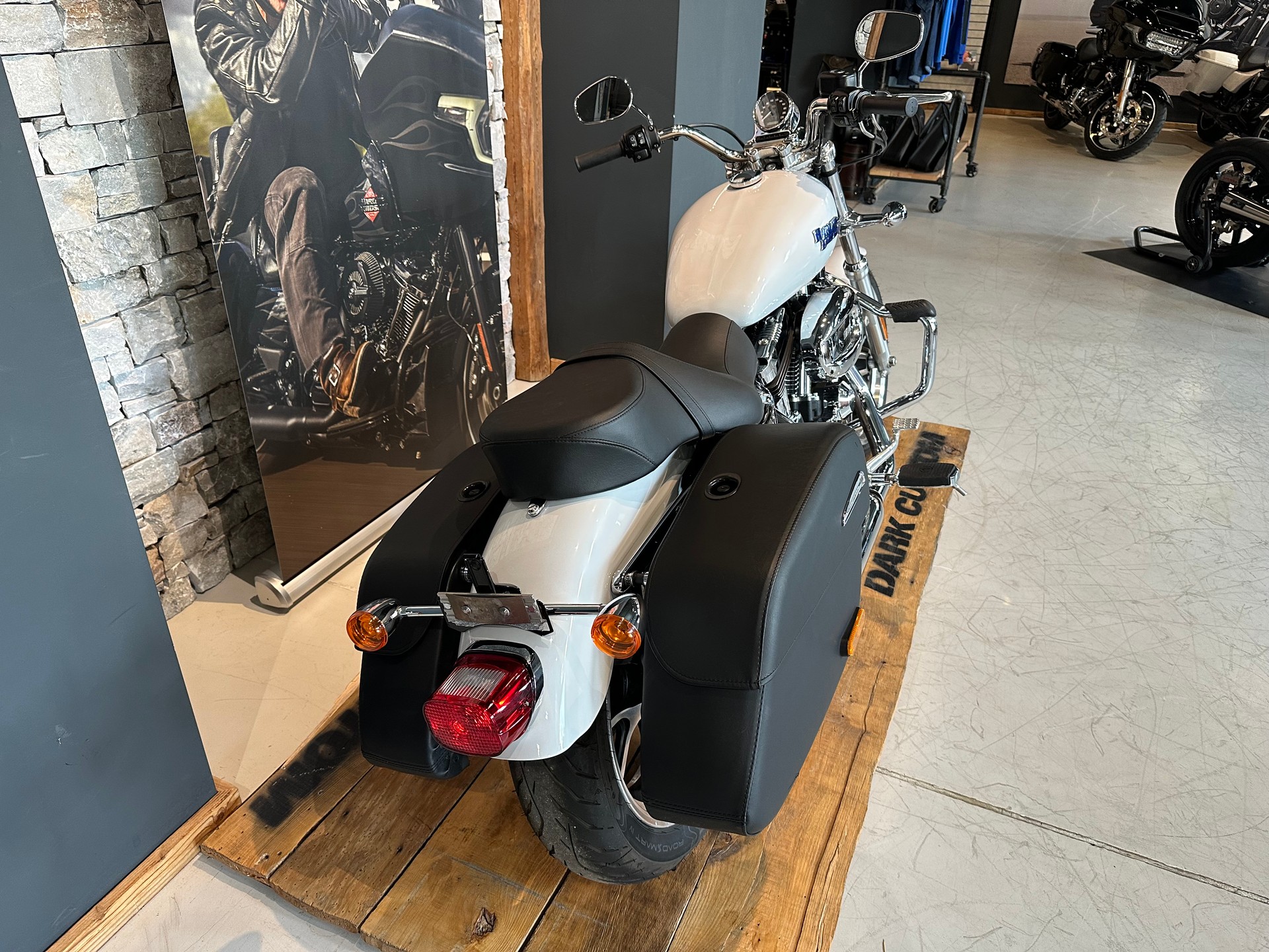 HARLEY-DAVIDSON XL 1200 T Super Low ABS-image-11