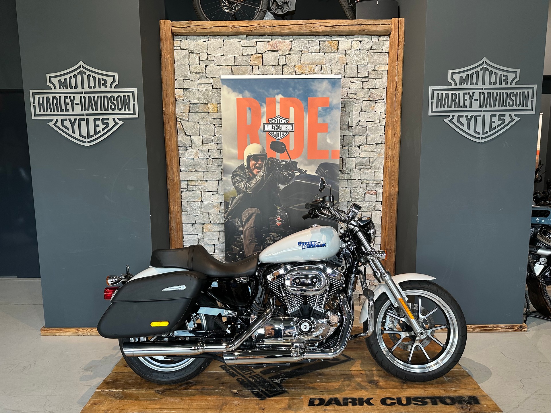 HARLEY-DAVIDSON XL 1200 T Super Low ABS-image-0