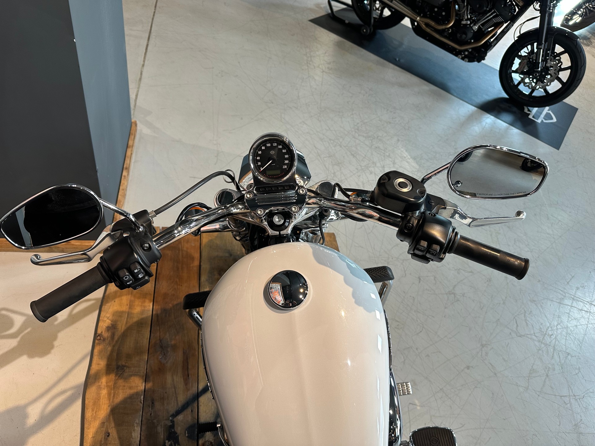 HARLEY-DAVIDSON XL 1200 T Super Low ABS-image-9