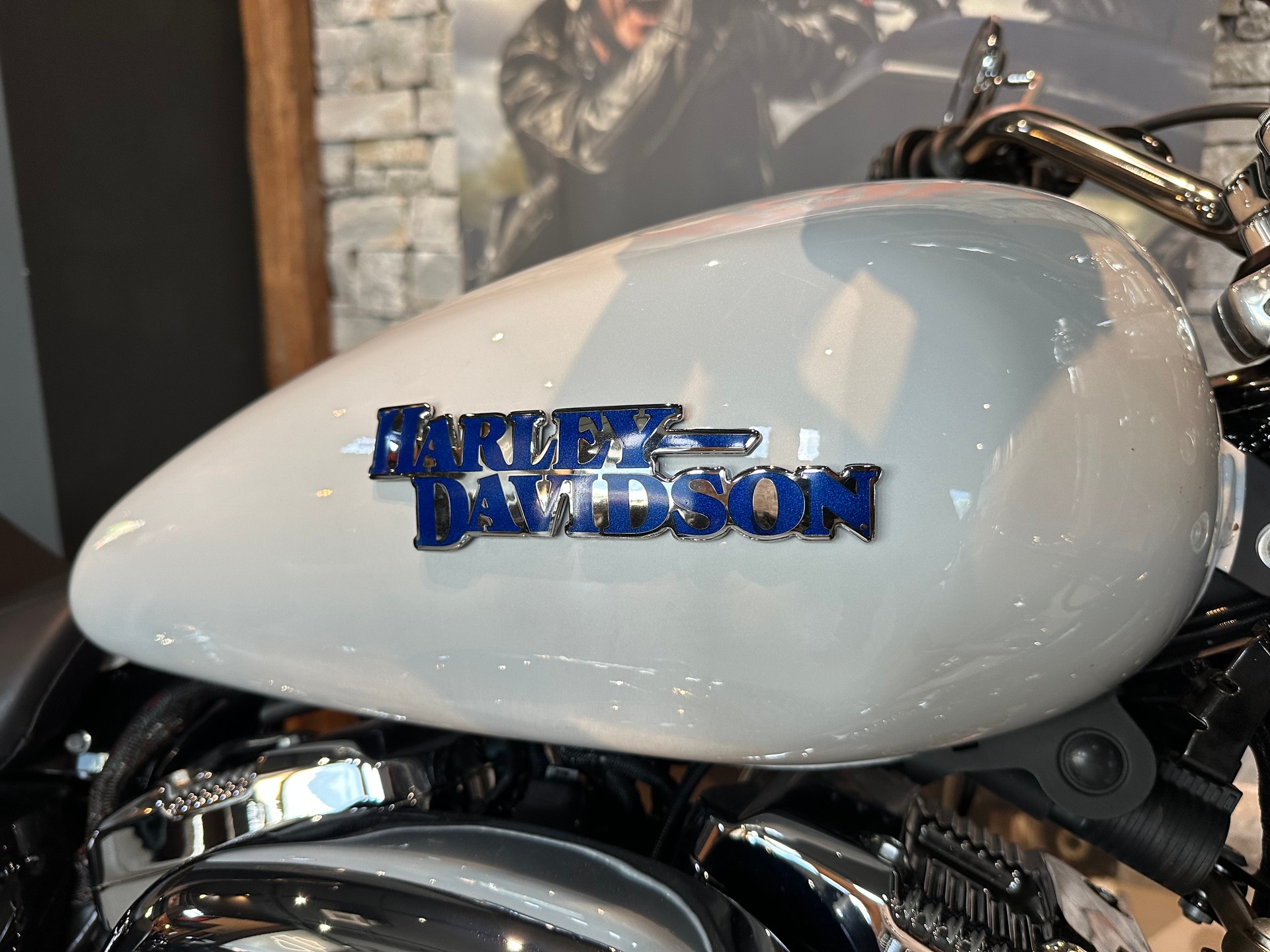 HARLEY-DAVIDSON XL 1200 T Super Low ABS-image-5