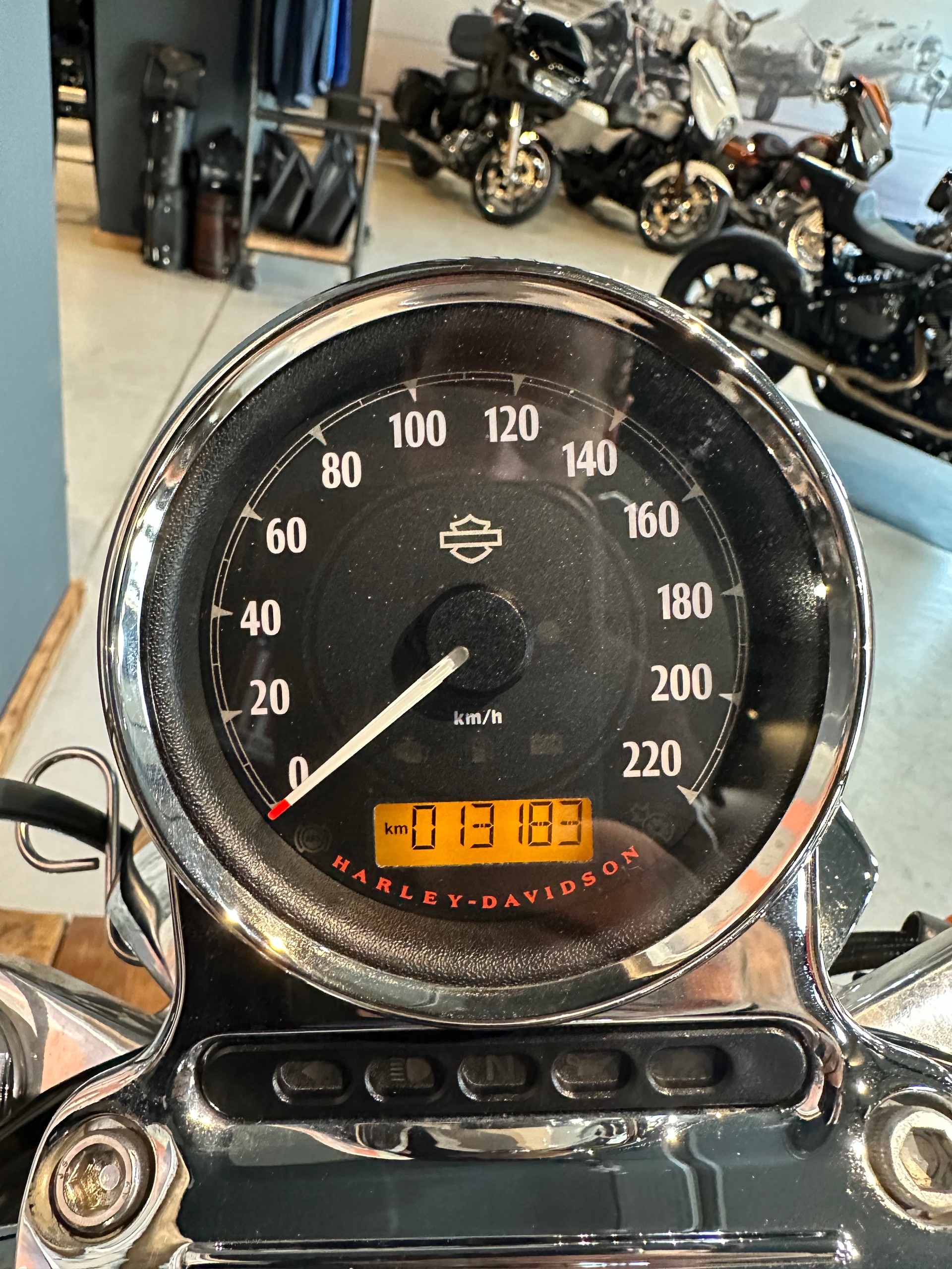 HARLEY-DAVIDSON XL 1200 T Super Low ABS-image-13