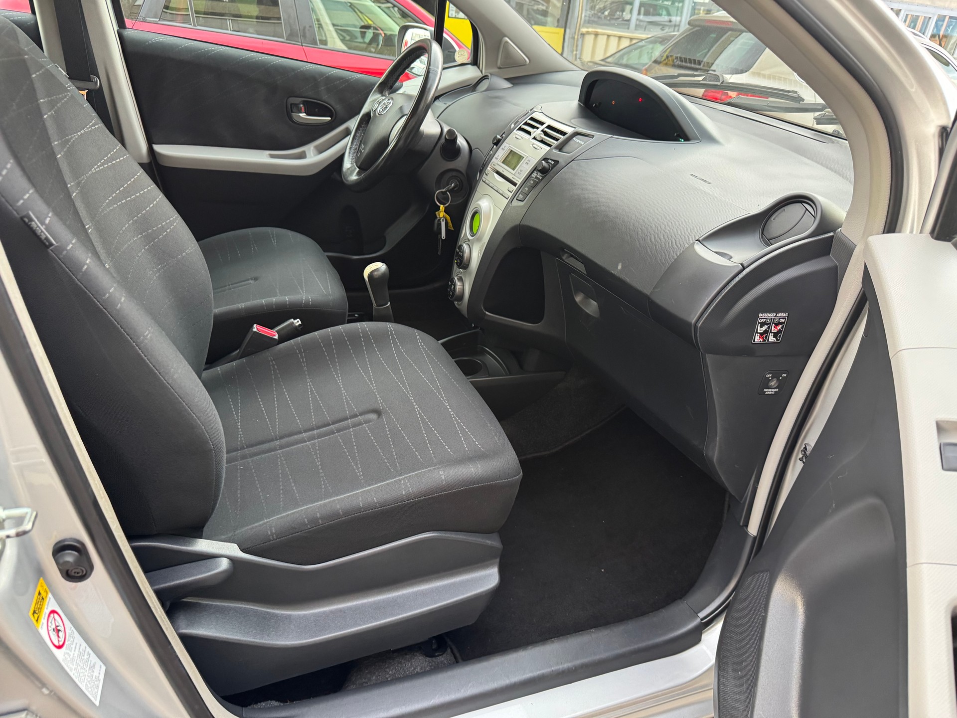TOYOTA Yaris 1.3 Linea Sol-image-7