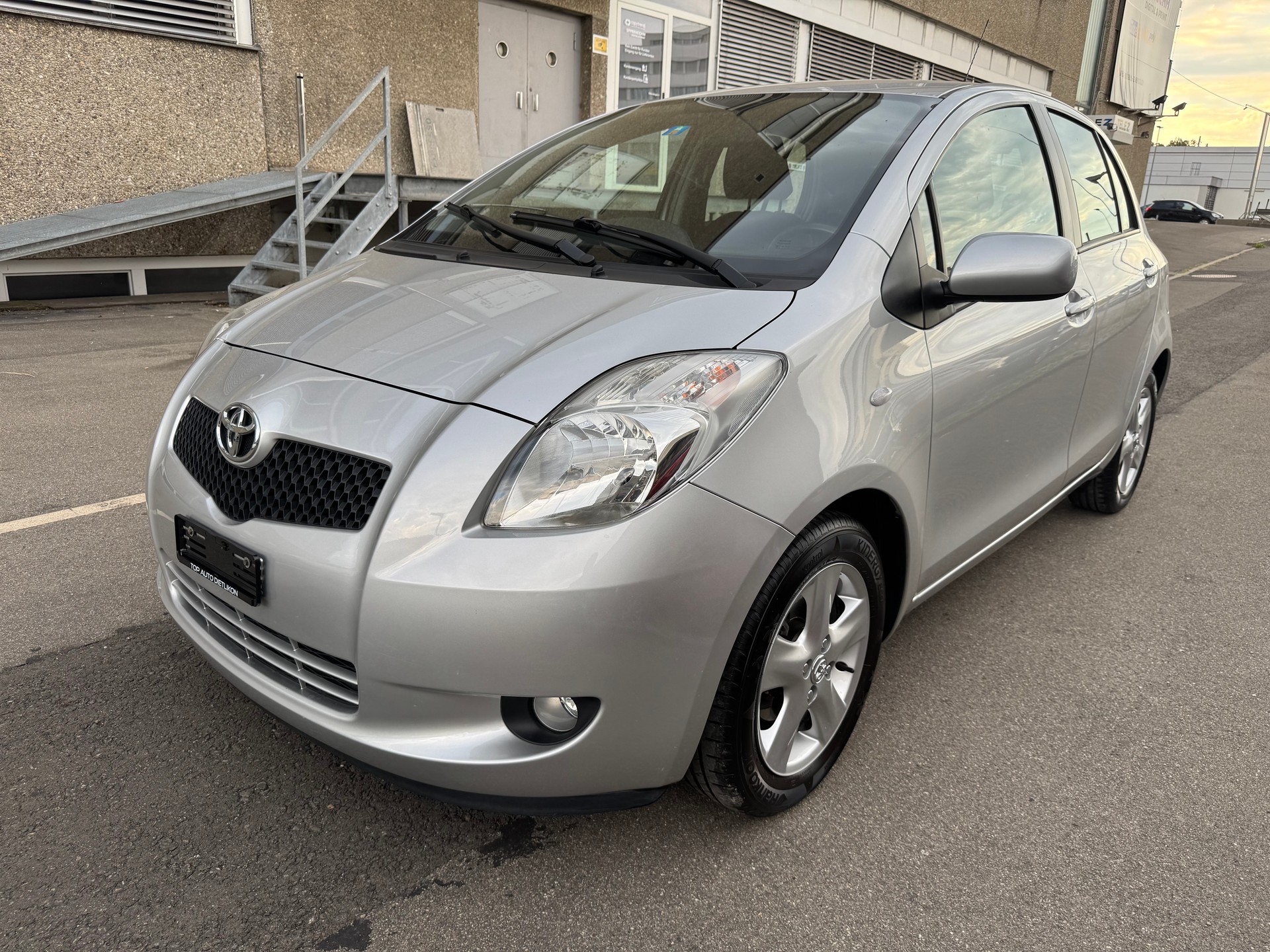 TOYOTA Yaris 1.3 Linea Sol
