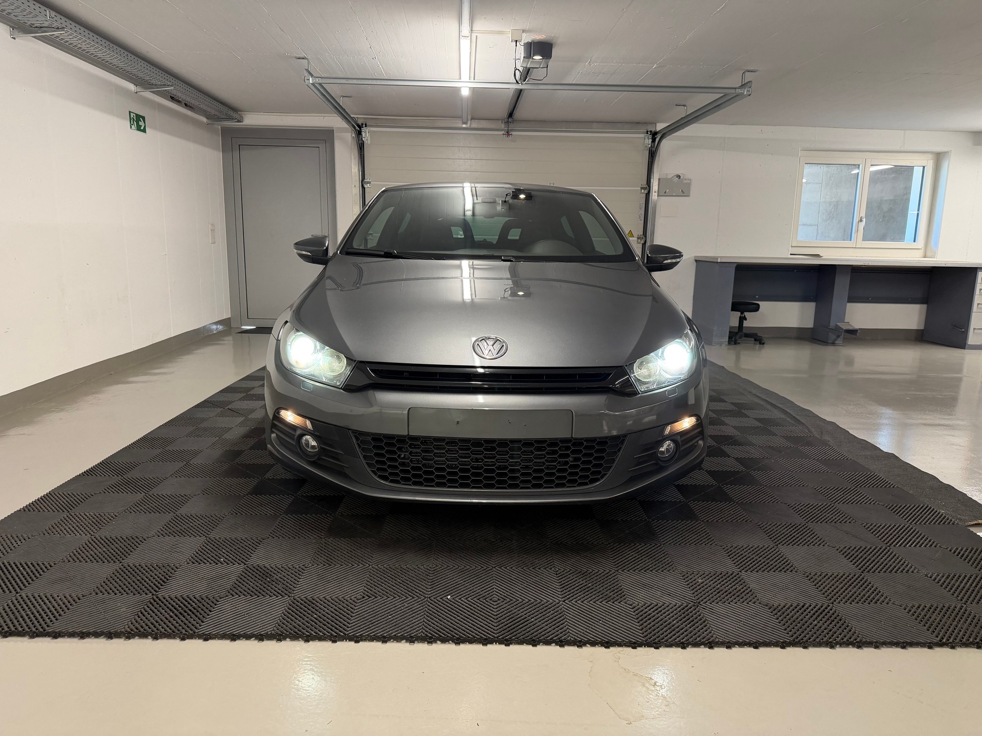 VW Scirocco 1.4 TSI BlueMotion Technology-showroom-element-1