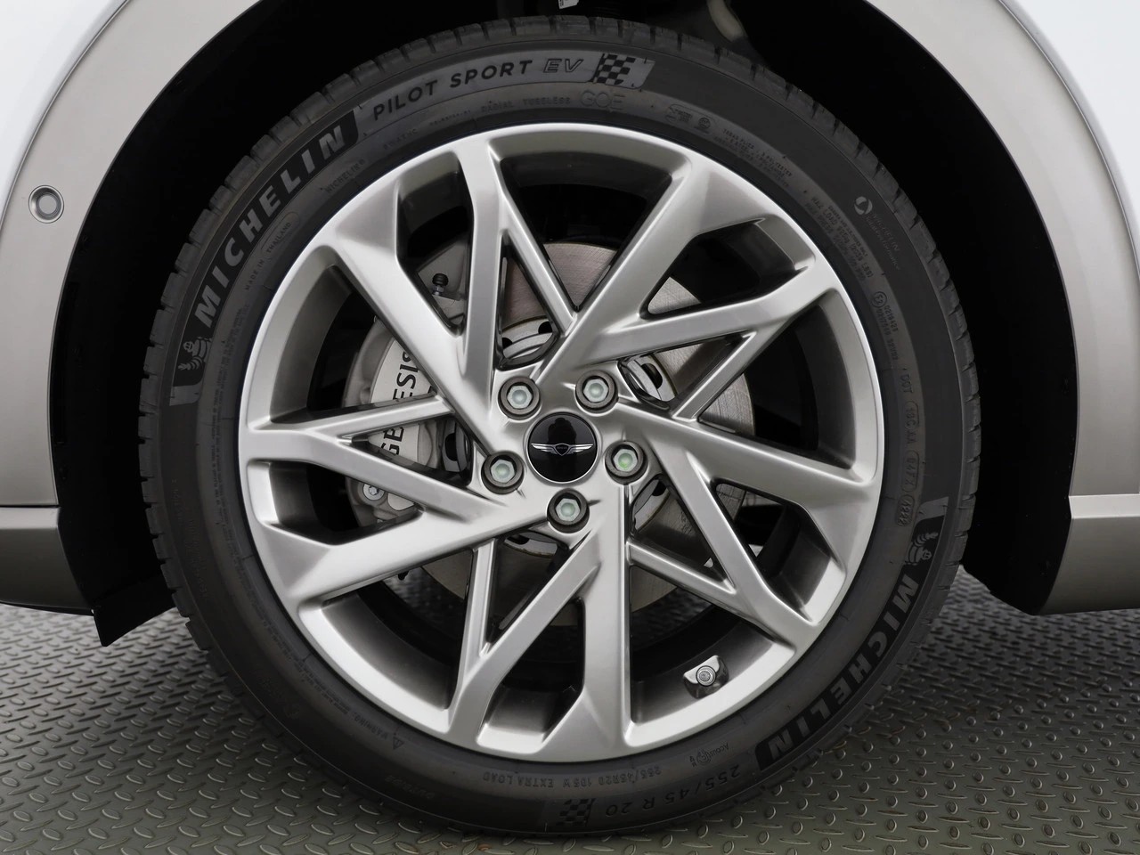 GENESIS GV60 77.4 kWh Sport Allrad / 318PS / Anhängerkupplung-showroom-element-3