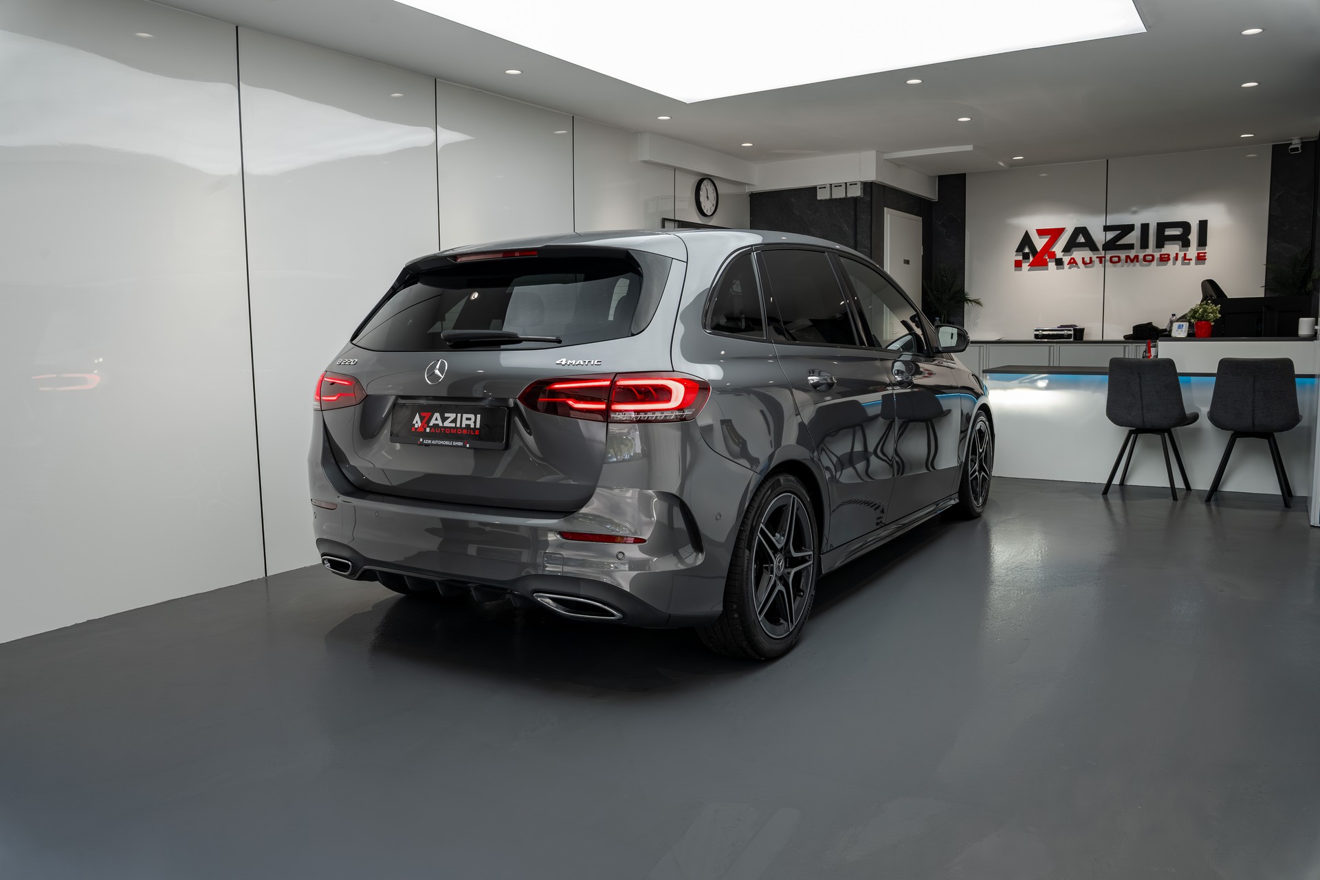 MERCEDES-BENZ B 220 4Matic AMG Line 7G-DCT-showroom-element-3