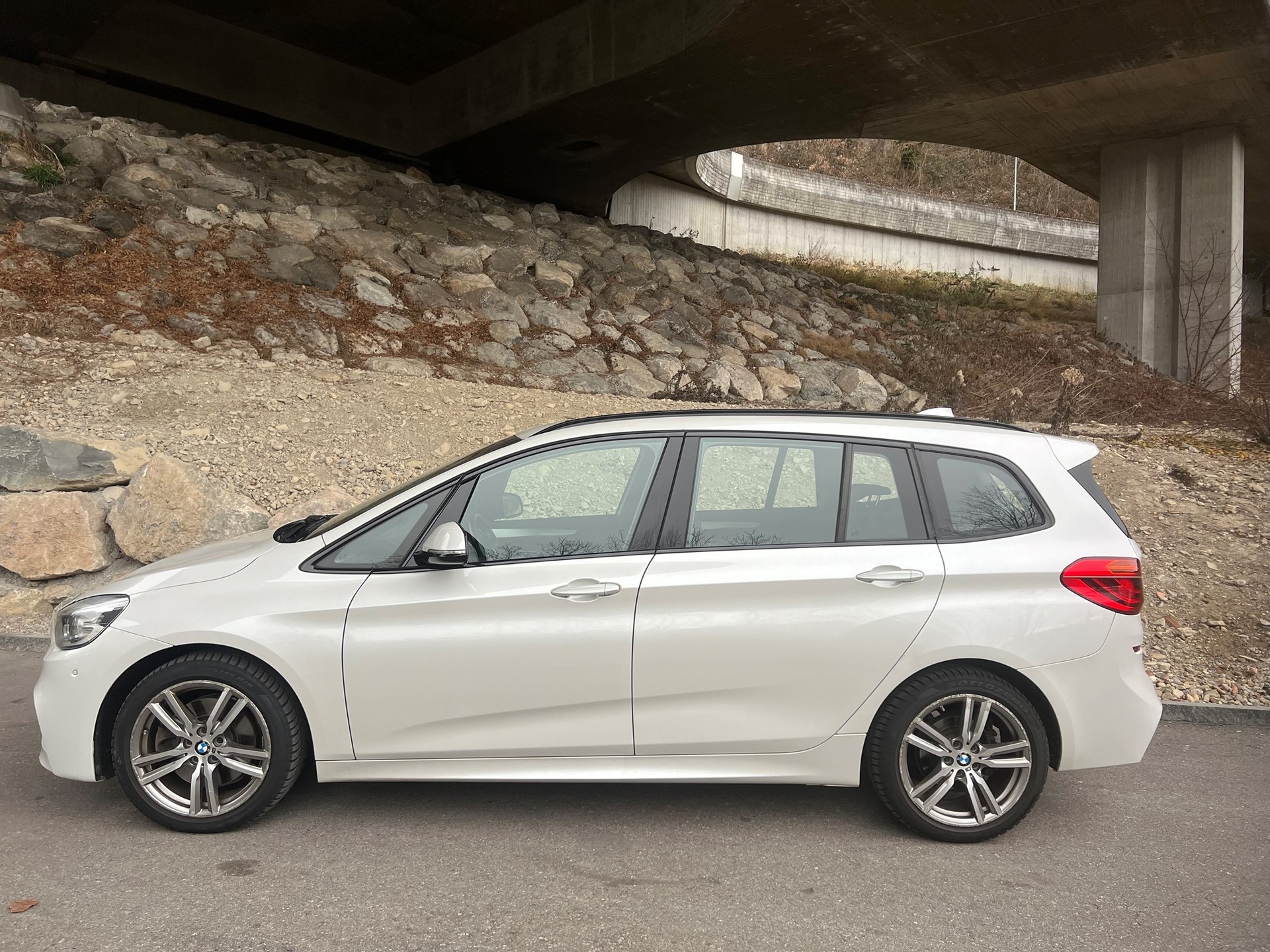 BMW 220d xDrive Gran Tourer M-Sport 7 Plätzer Steptronic-image-2