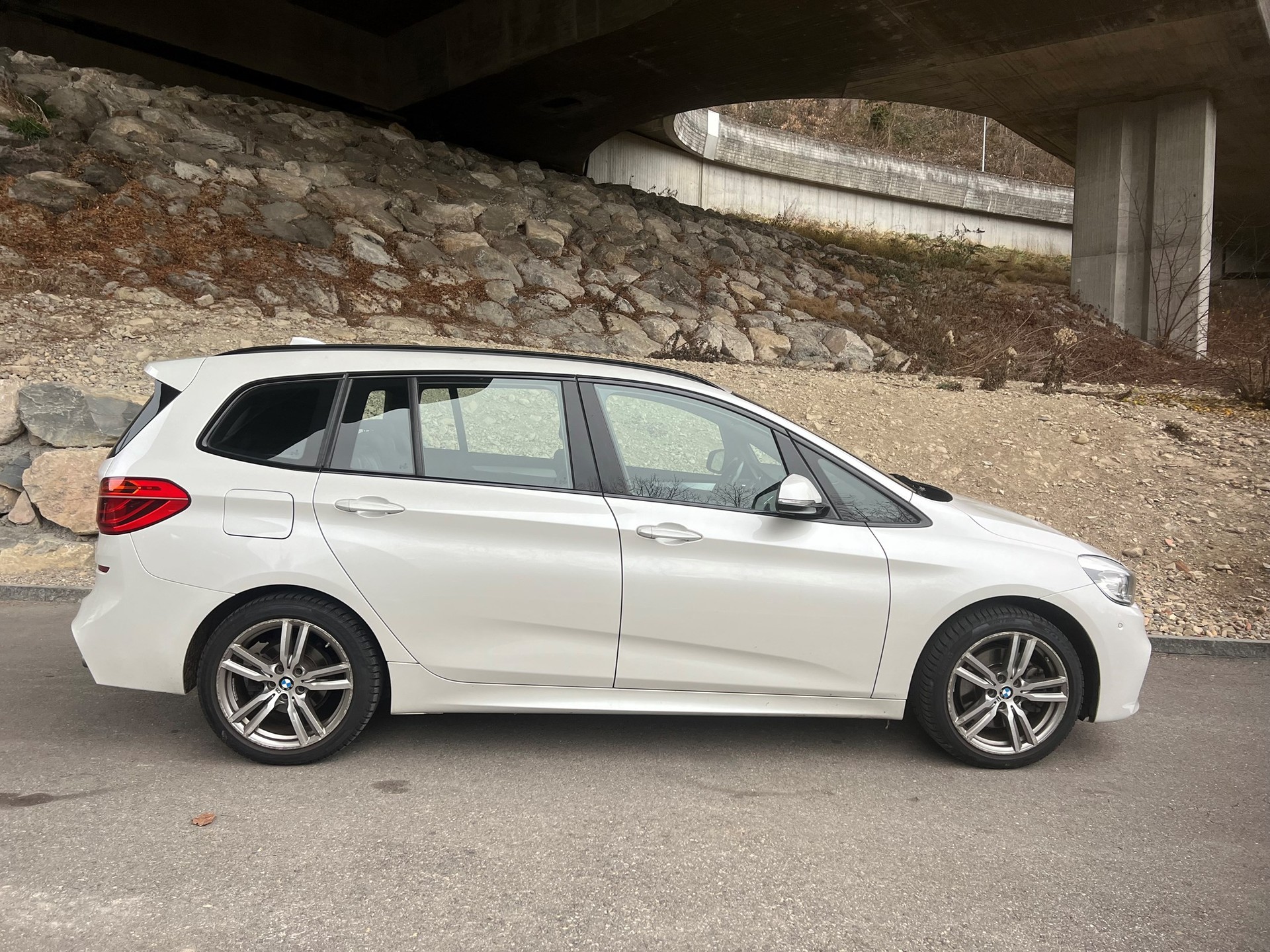 BMW 220d xDrive Gran Tourer M-Sport 7 Plätzer Steptronic-image-5