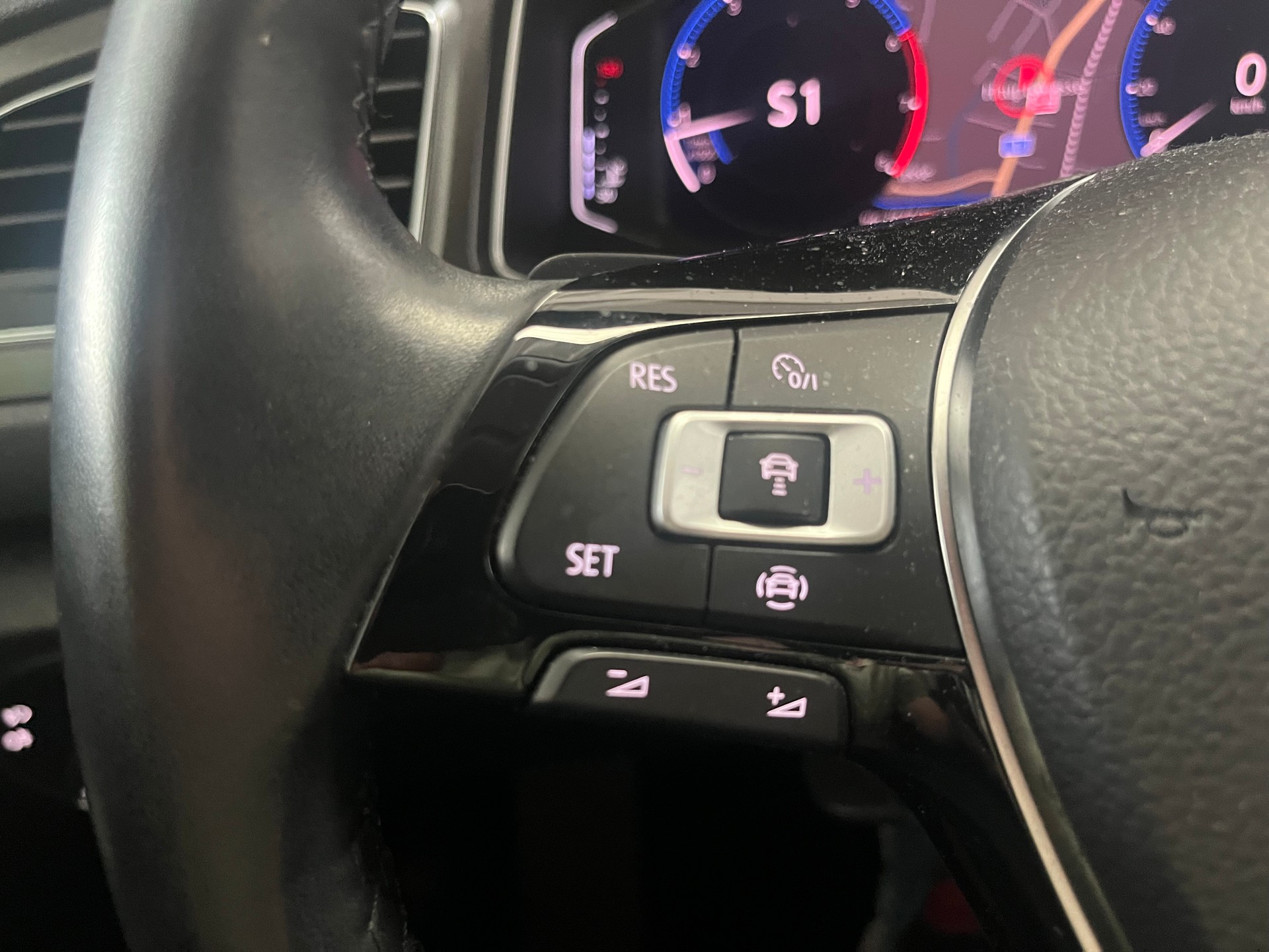 VW T-Roc 2.0 TSI Advance 4M, 8-fach bereift-image-21