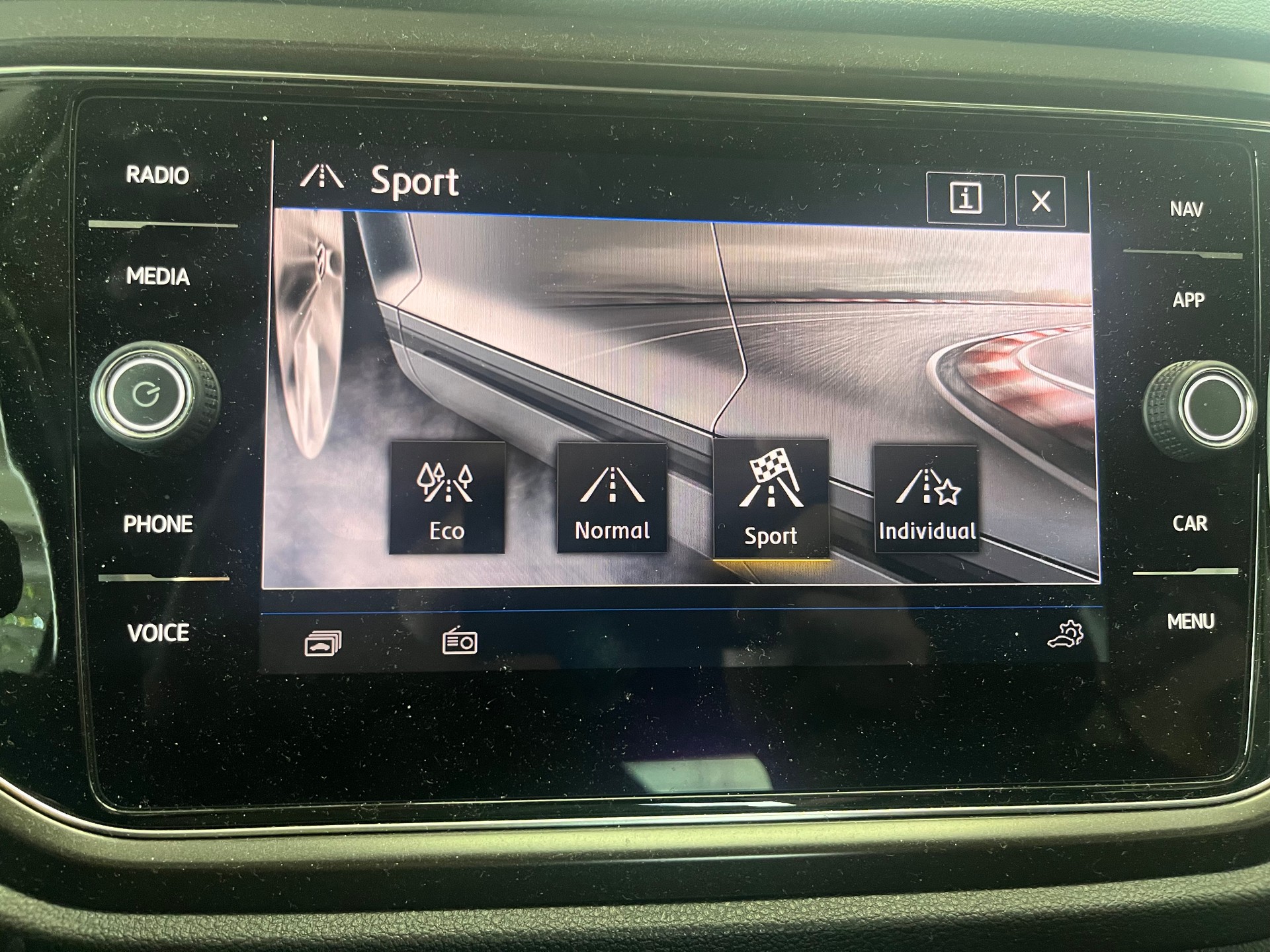 VW T-Roc 2.0 TSI Advance 4M, 8-fach bereift-image-20