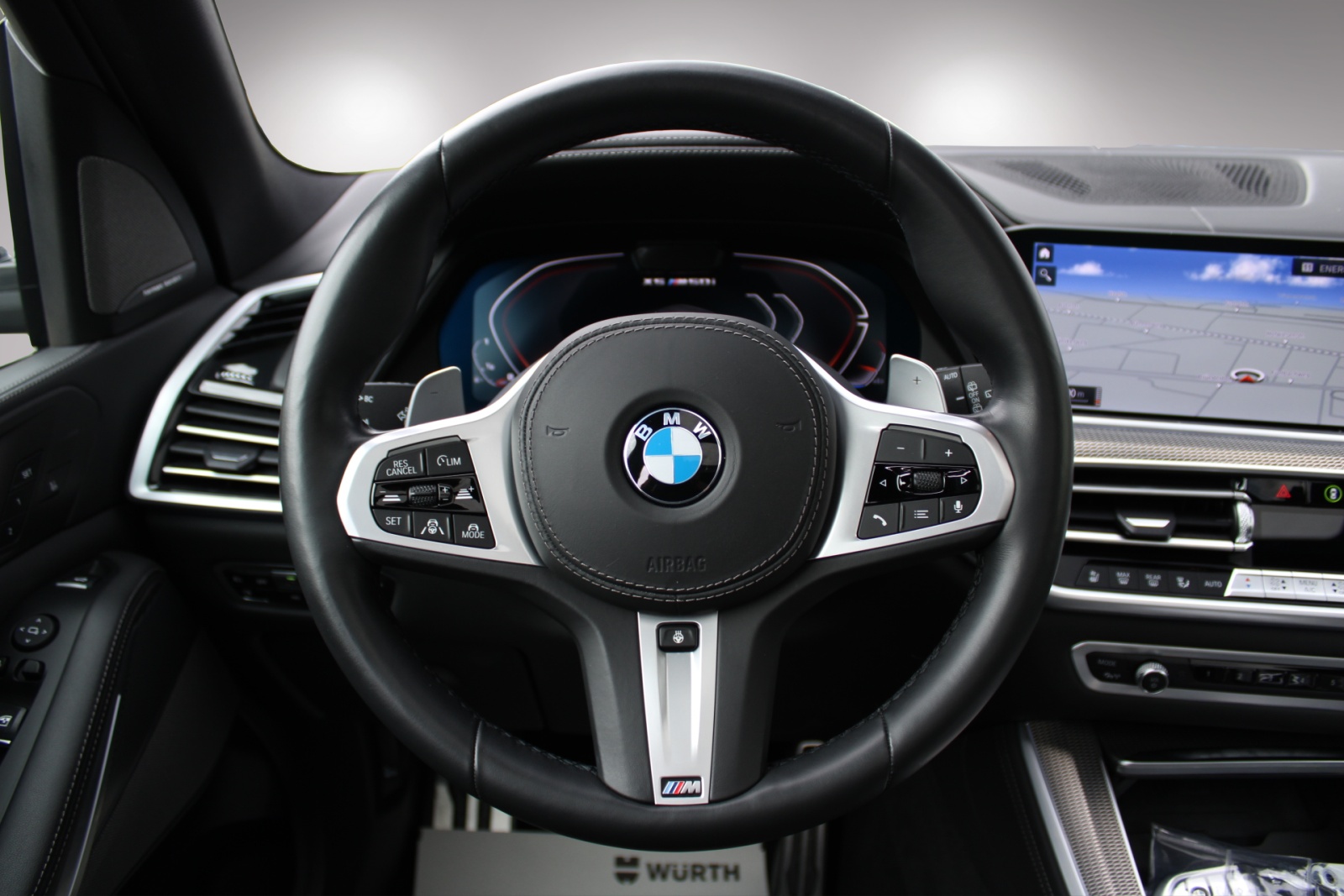BMW X5 xDrive M50i Steptronic-image-16